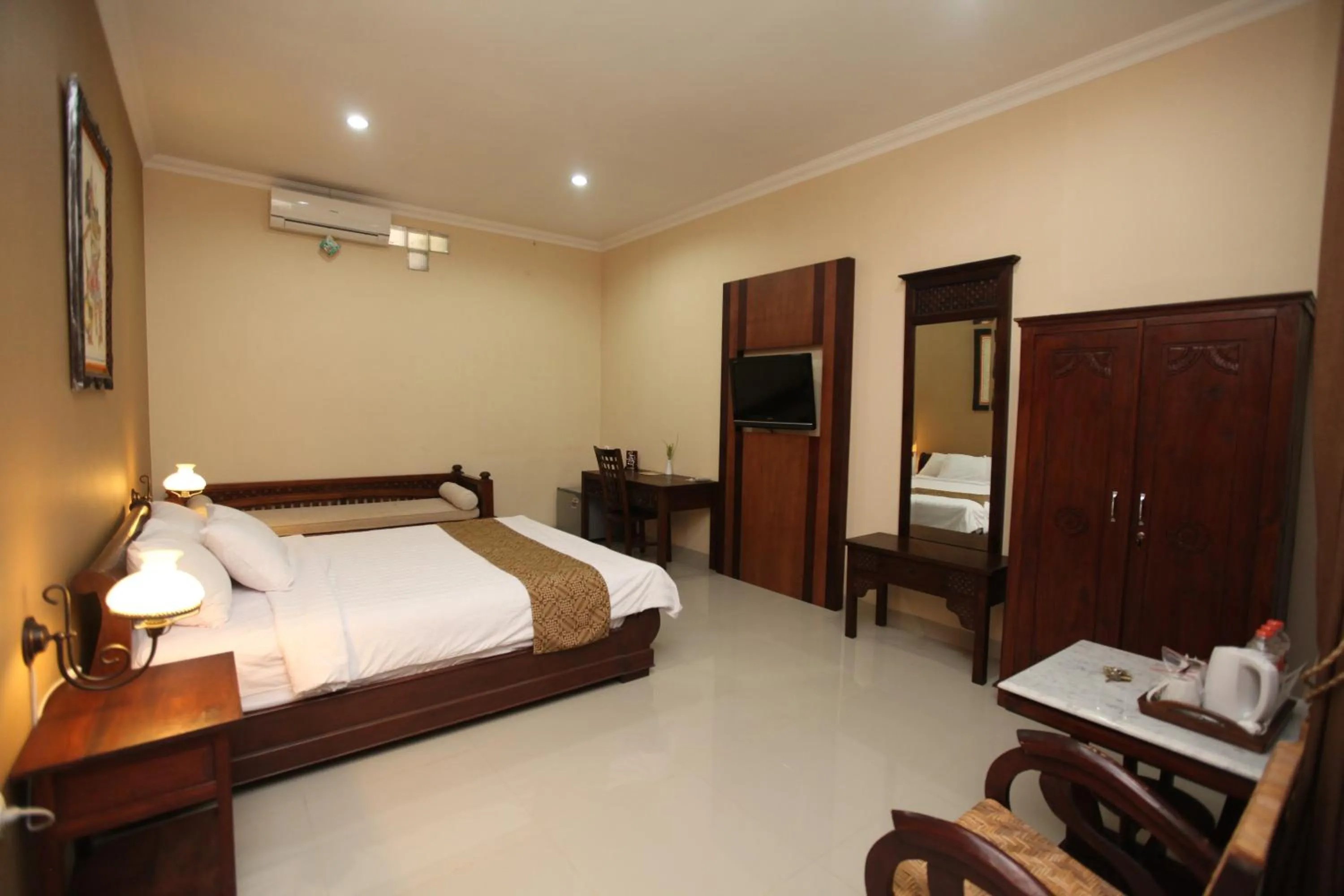 Photo of the whole room in Griya Yunika