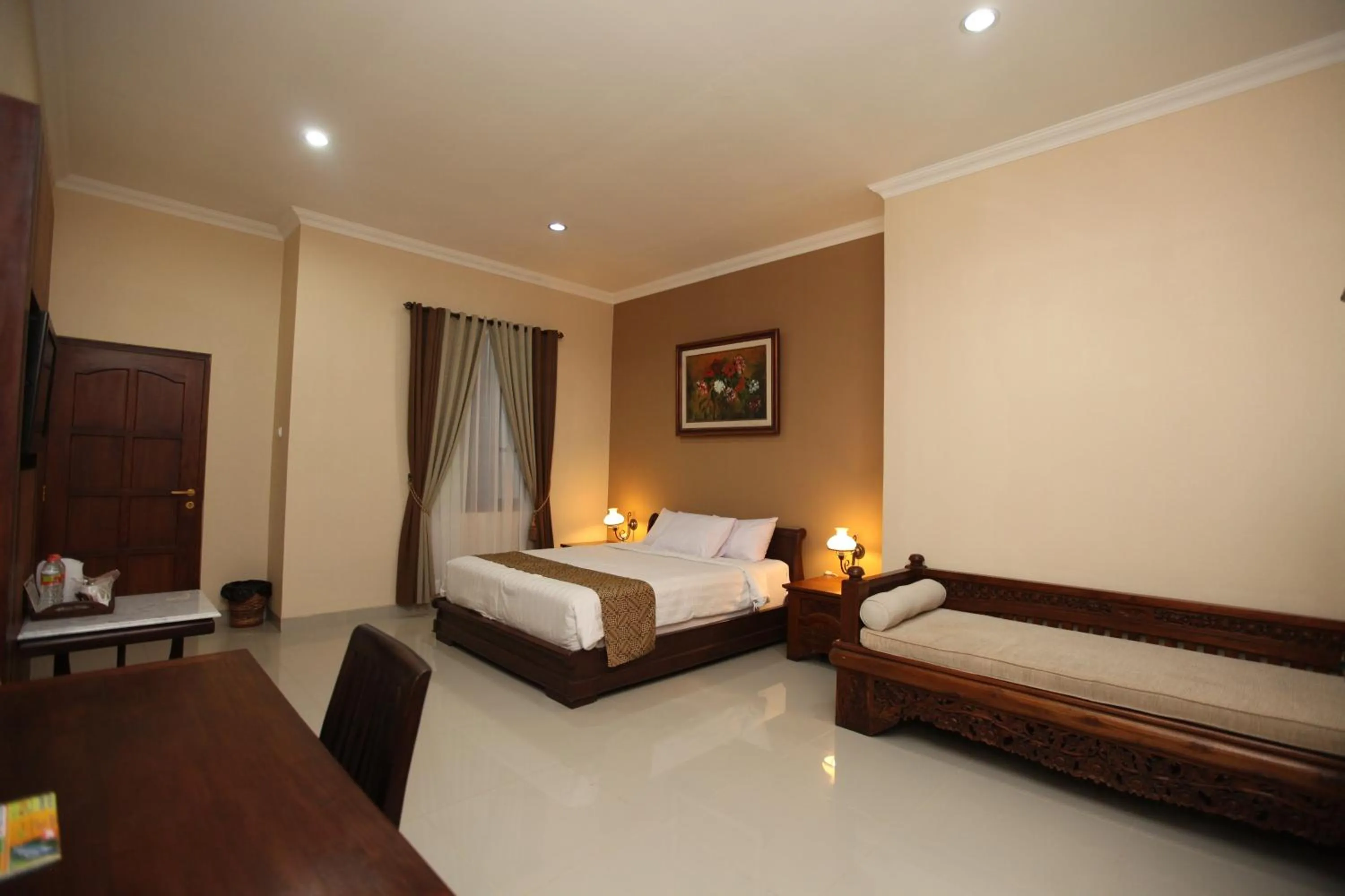 Photo of the whole room in Griya Yunika