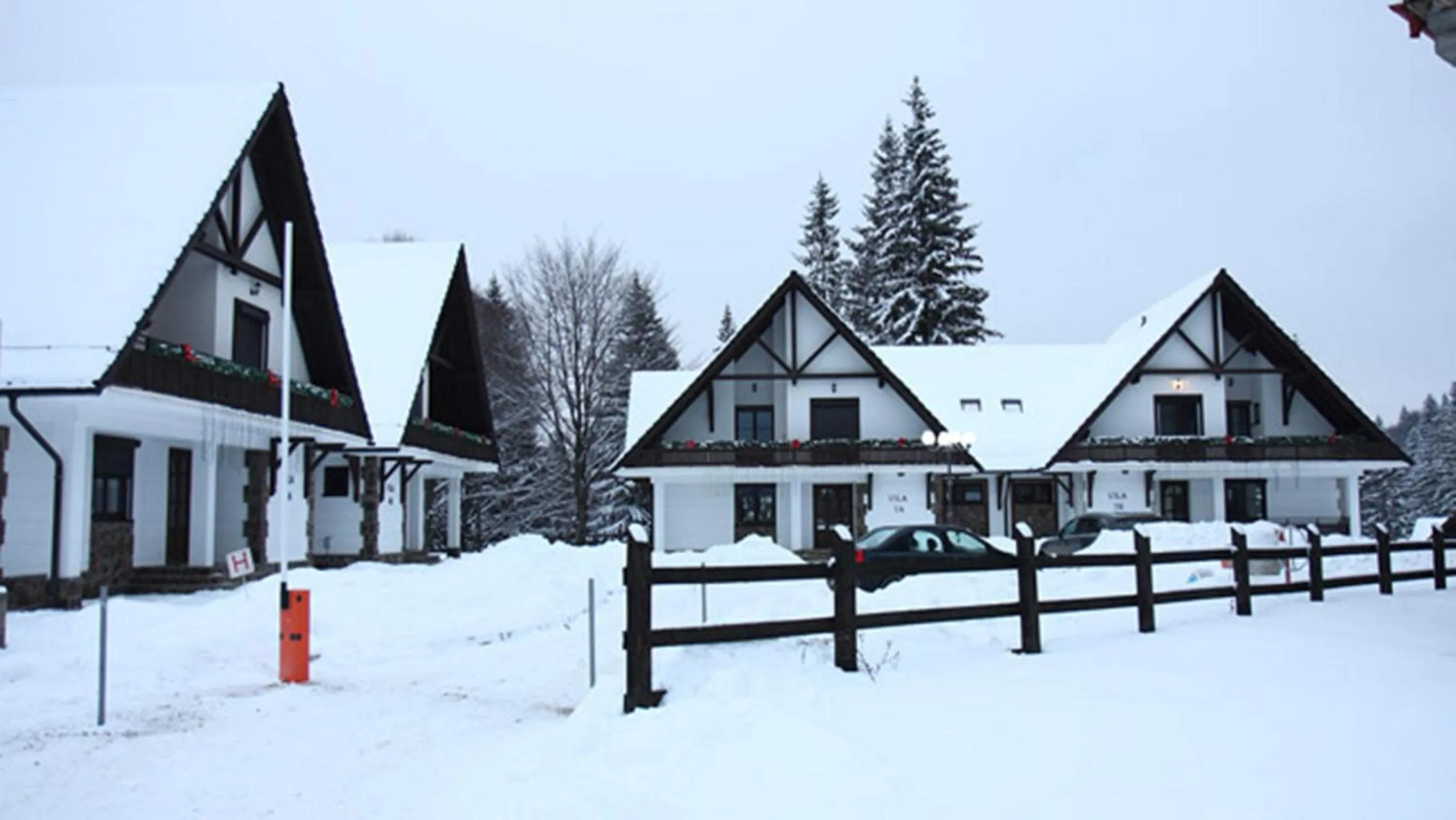 Facade/entrance in Complex Vile- Milana M Residence