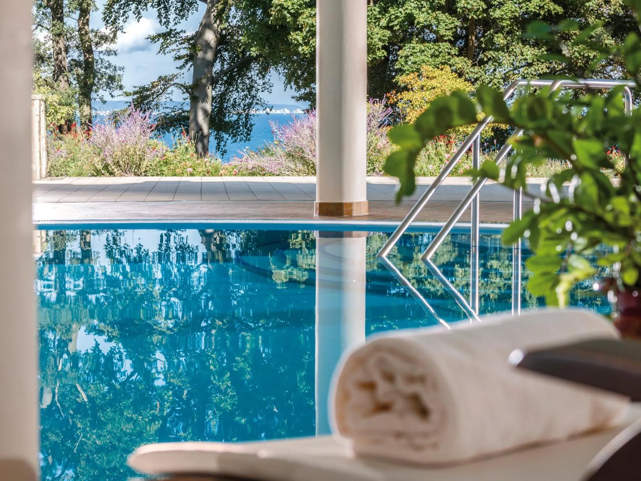 Swimming pool in aja Nordperd & Villen Göhren