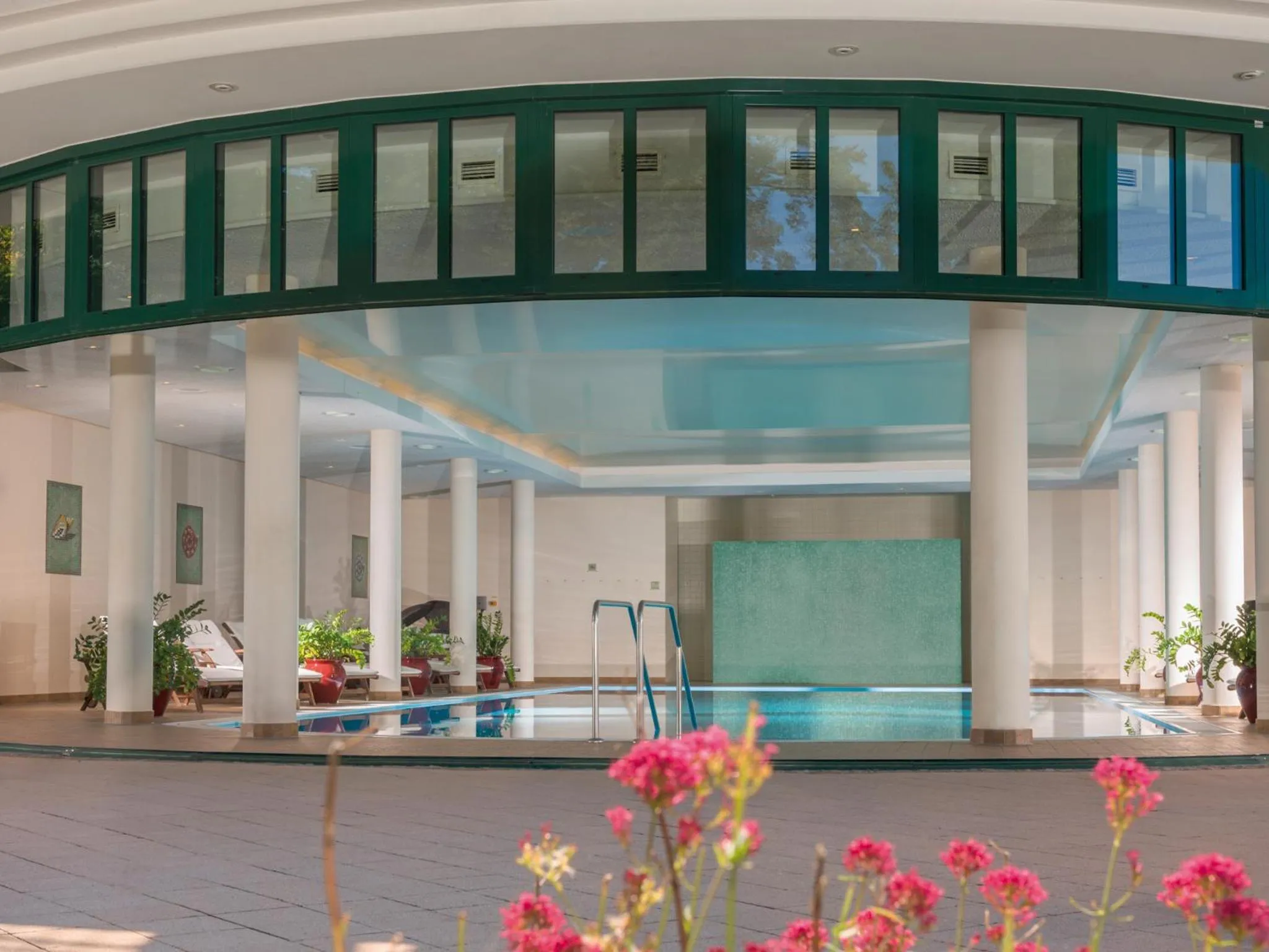 Swimming pool in aja Nordperd & Villen Göhren