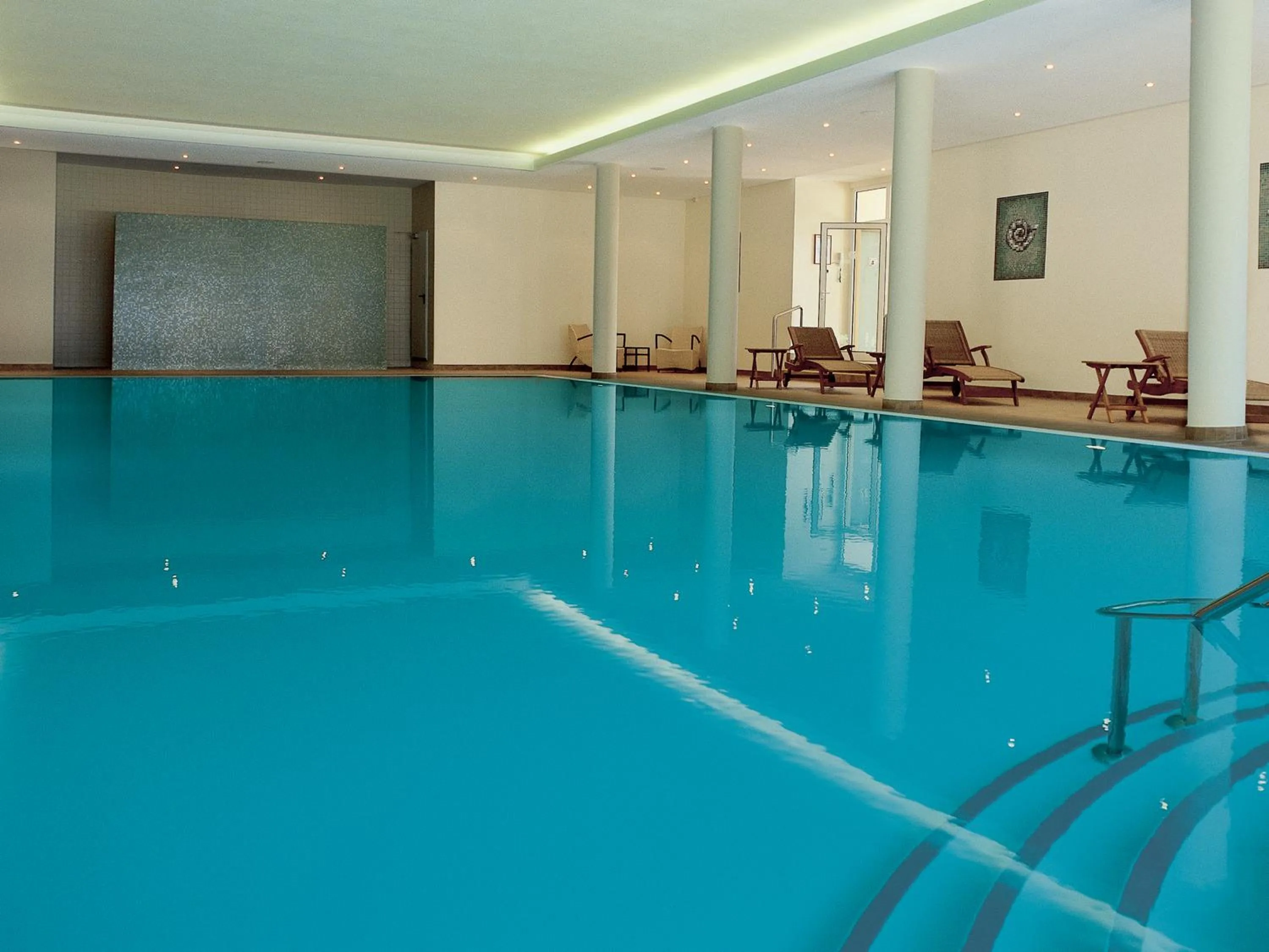 Swimming pool in aja Nordperd & Villen Göhren