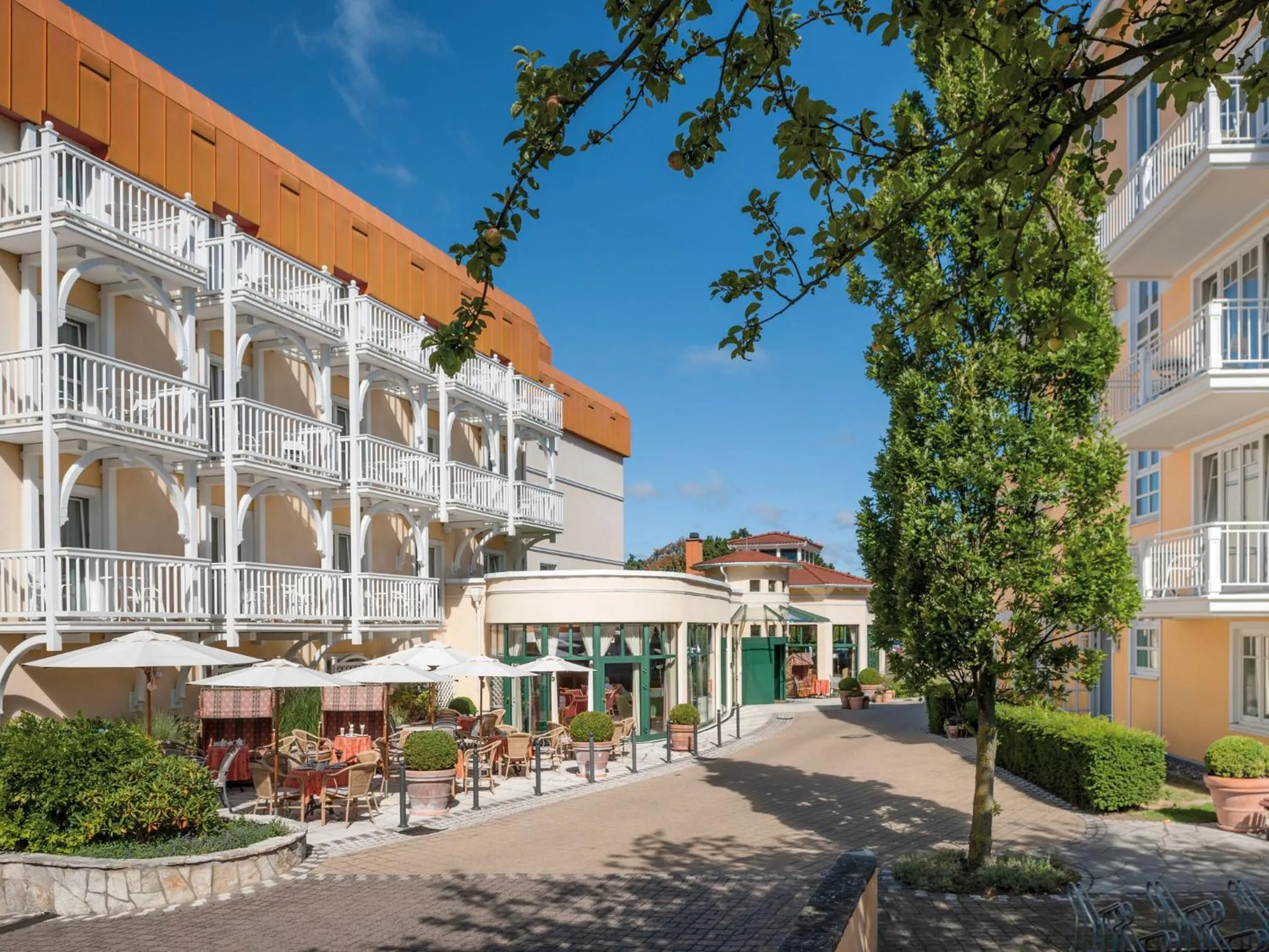 Facade/entrance in aja Nordperd & Villen Göhren