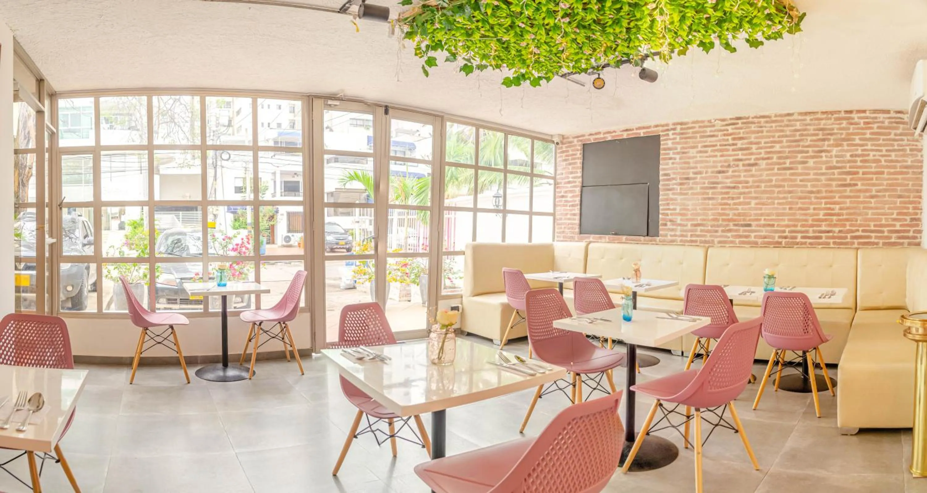 Restaurant/places to eat in Casa Franco Hotel