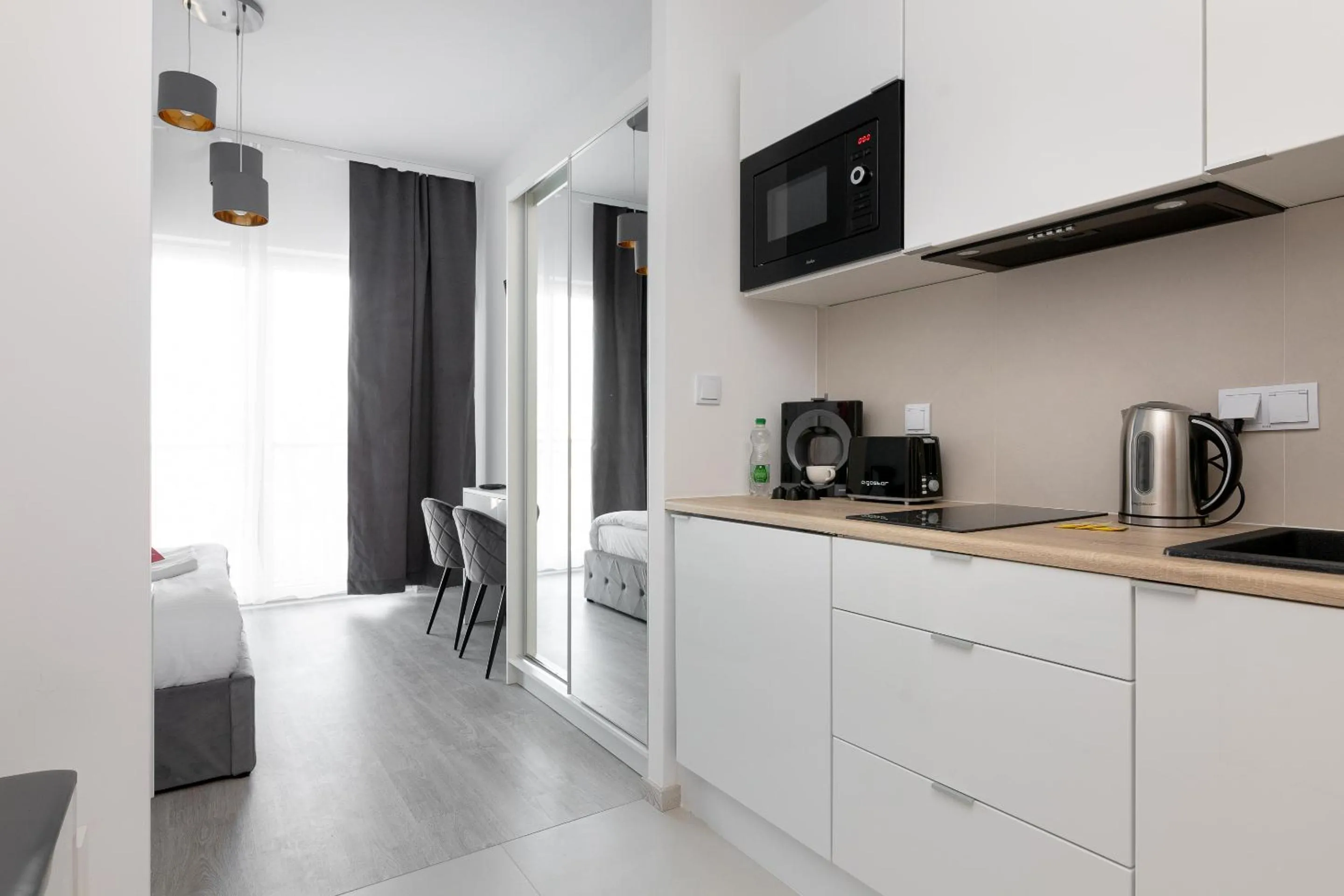 Wola Chic Studios by BookingHost