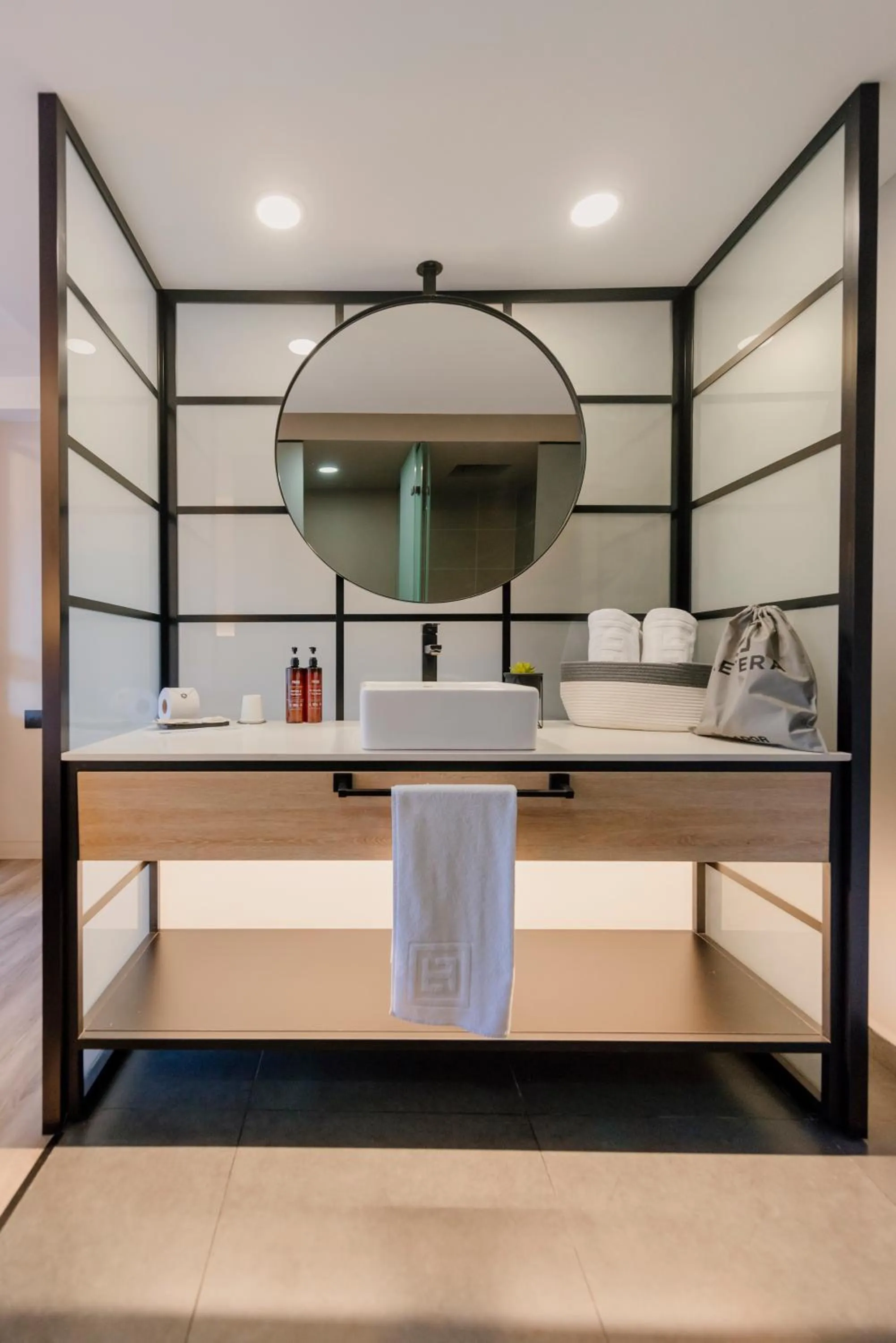 Bathroom, Bed in Lettera Hotel