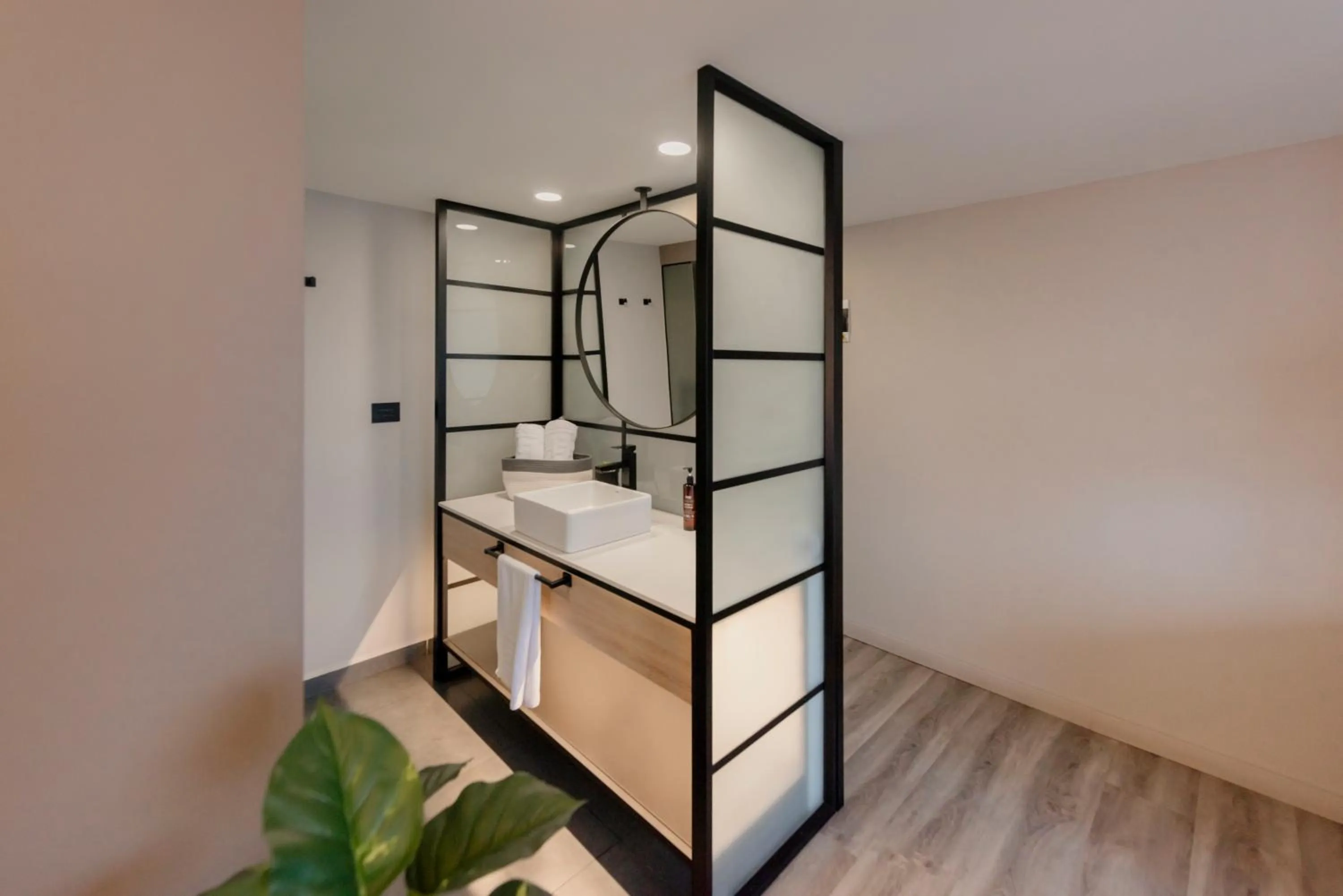 Bathroom, Bed in Lettera Hotel