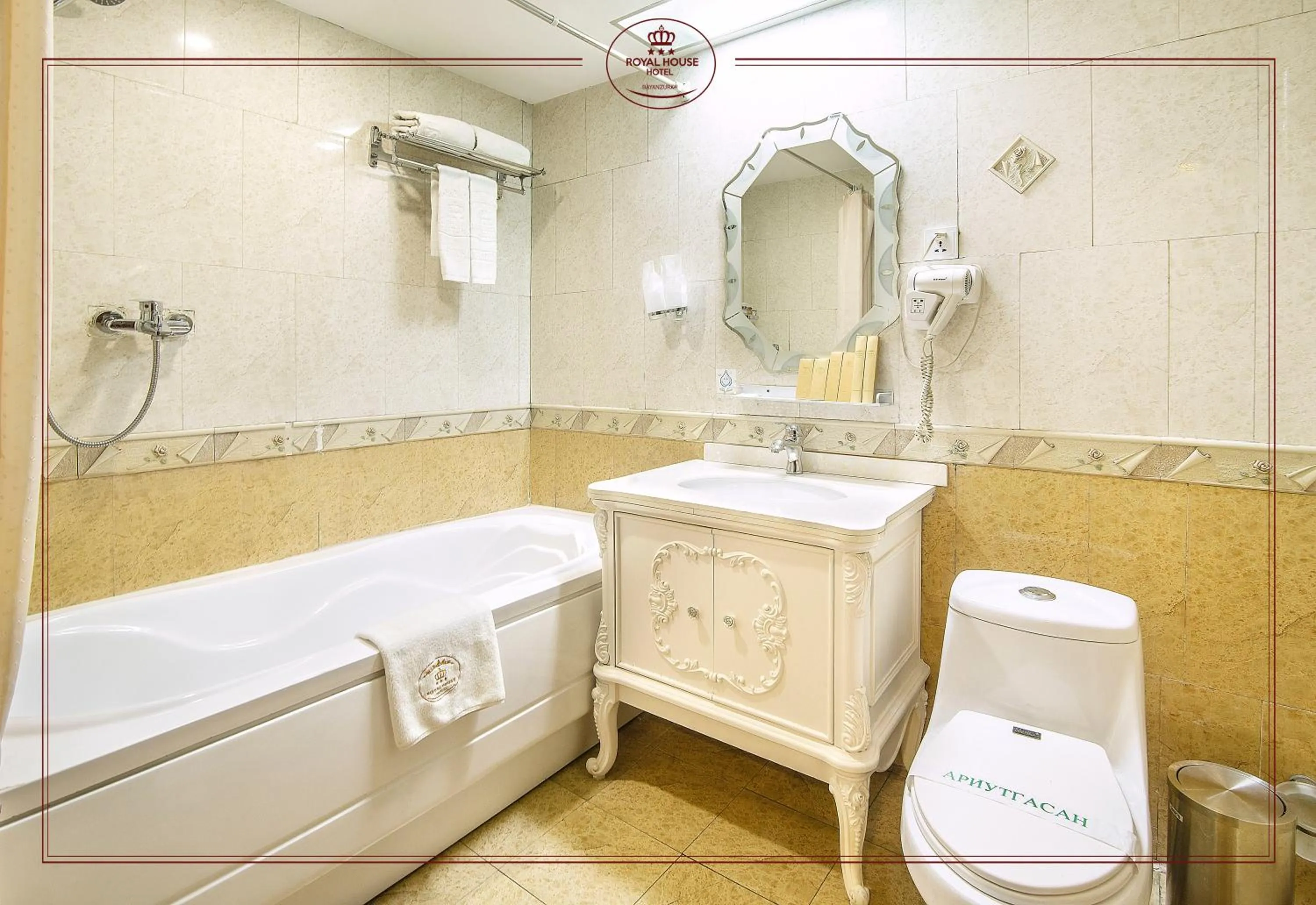 Shower in Royal House Hotel