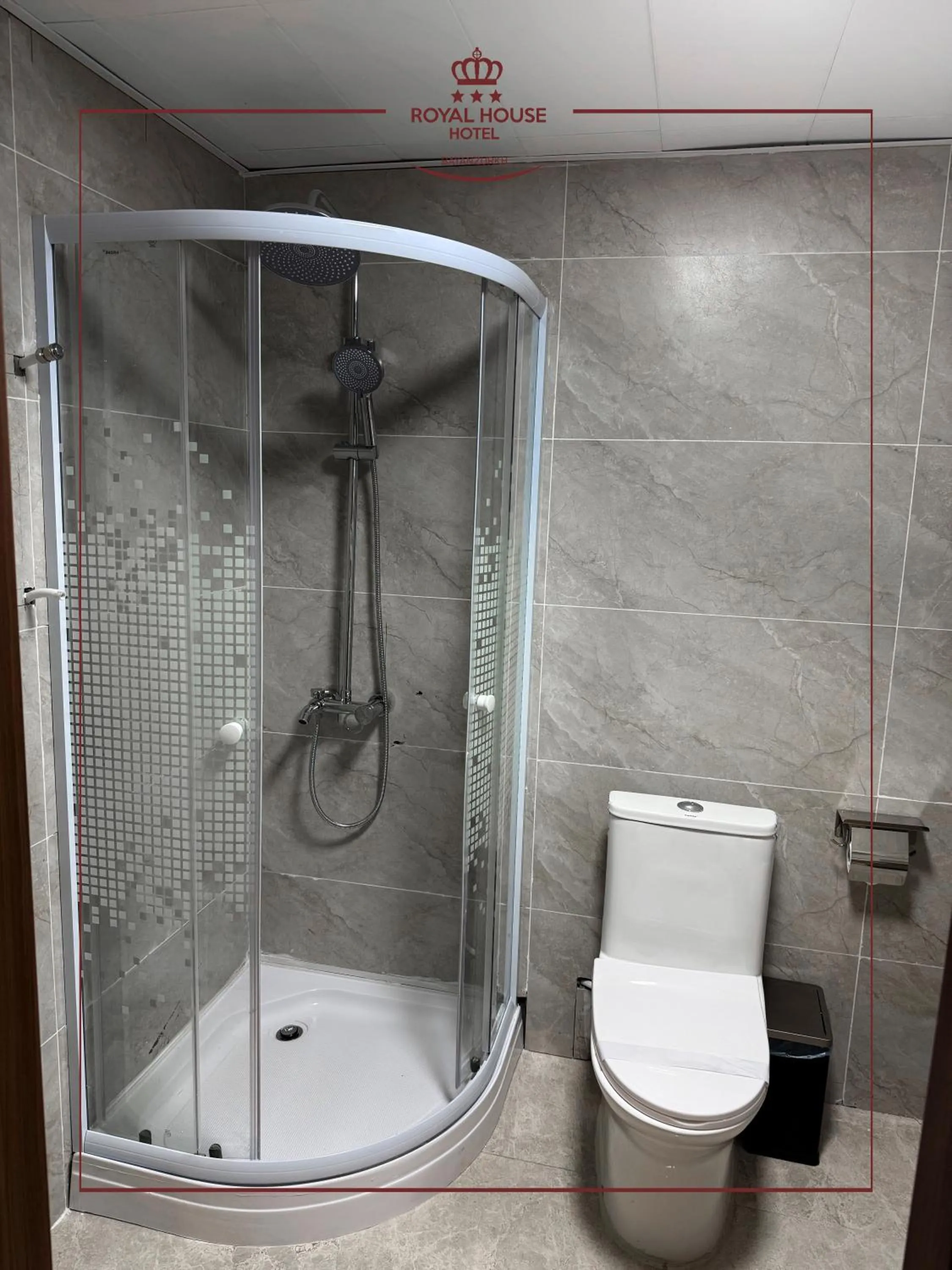 Toilet in Royal House Hotel