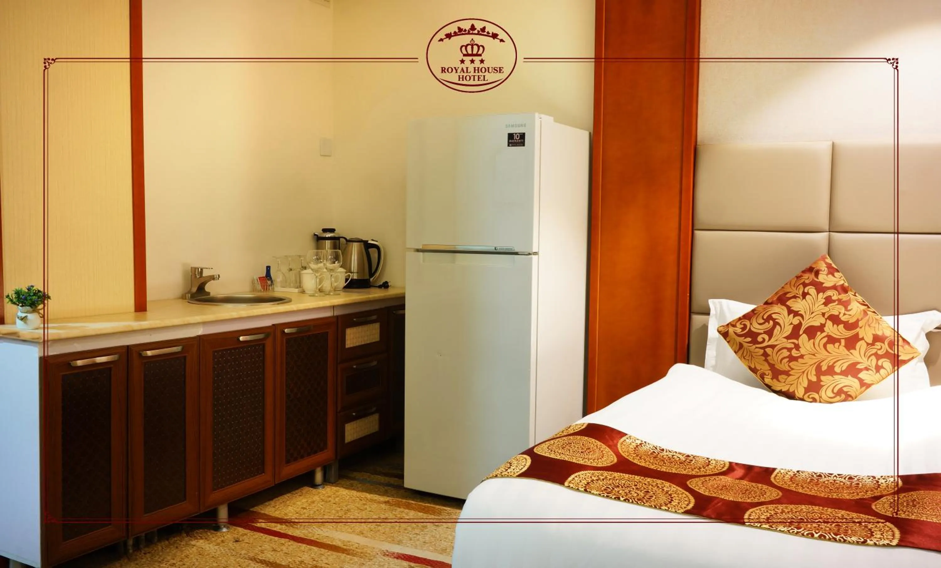 Bed in Royal House Hotel