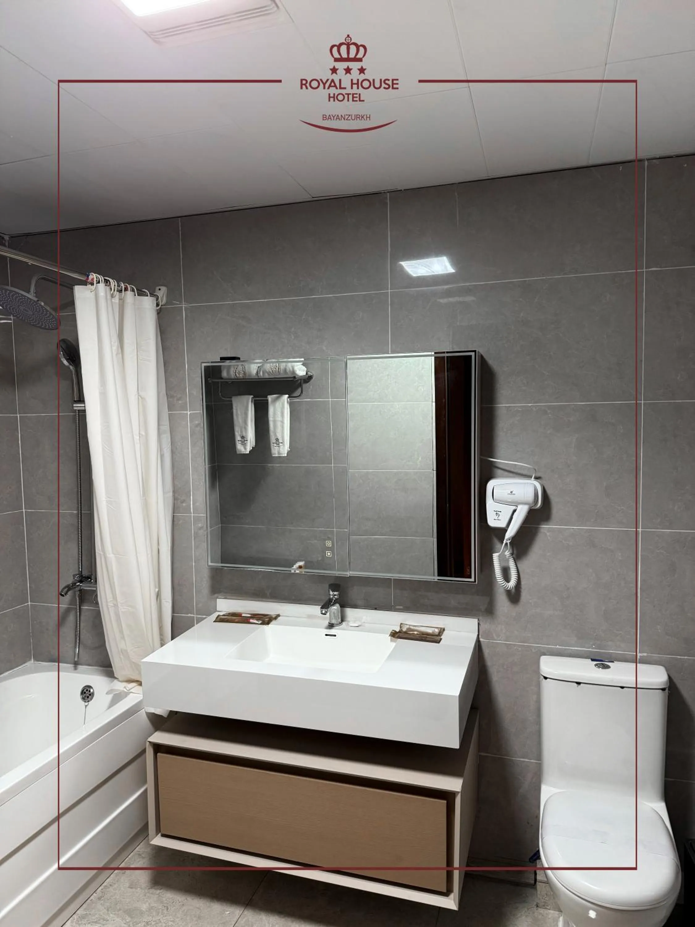 Toilet in Royal House Hotel