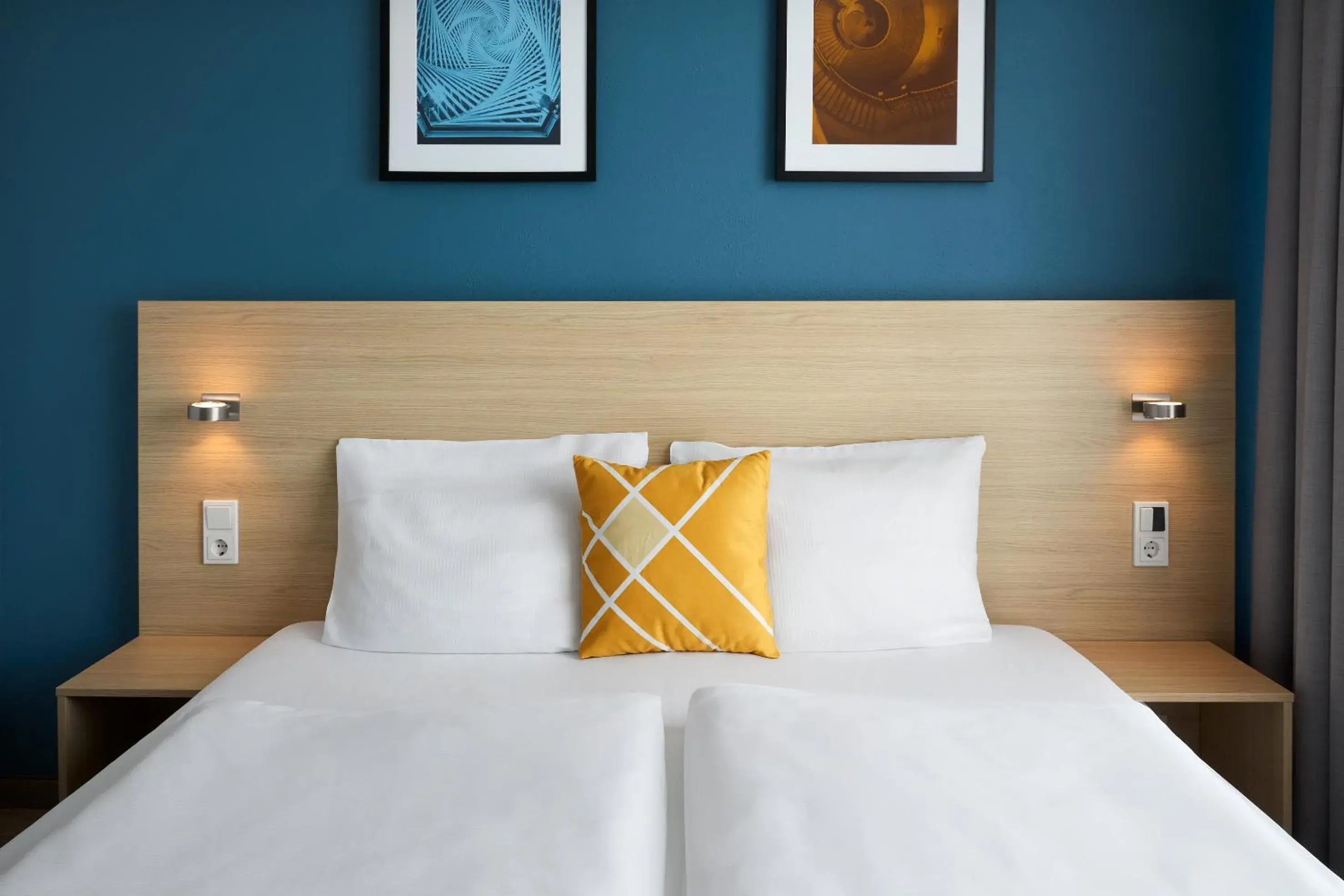 Quiet Standard King Room with Courtyard View in Four Points Flex by Sheraton Göttingen Quiet Standard King Room with Courtyard View in Four Points Flex by Sheraton Göttingen