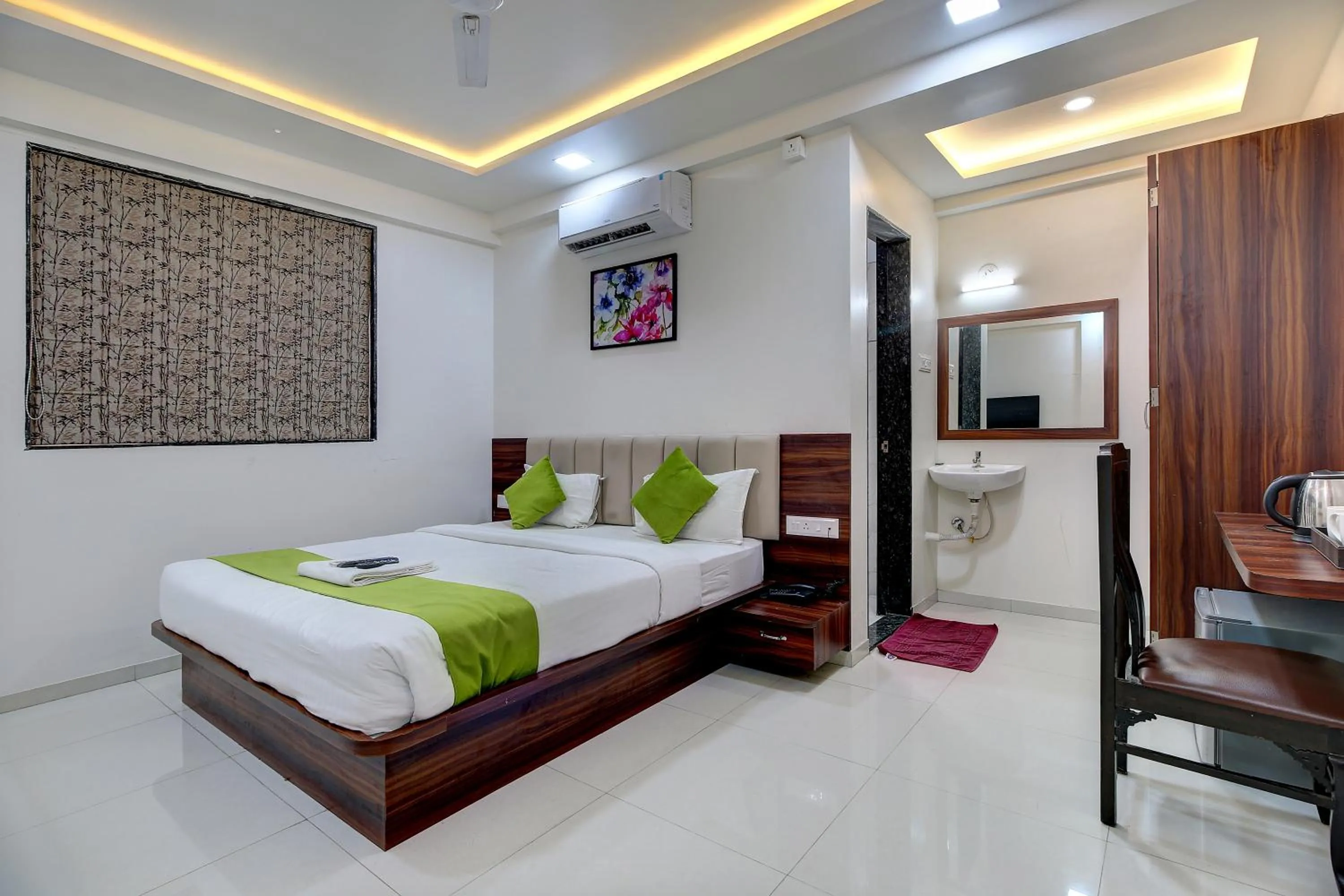 Hotel StayBird - Nest, Kharadi