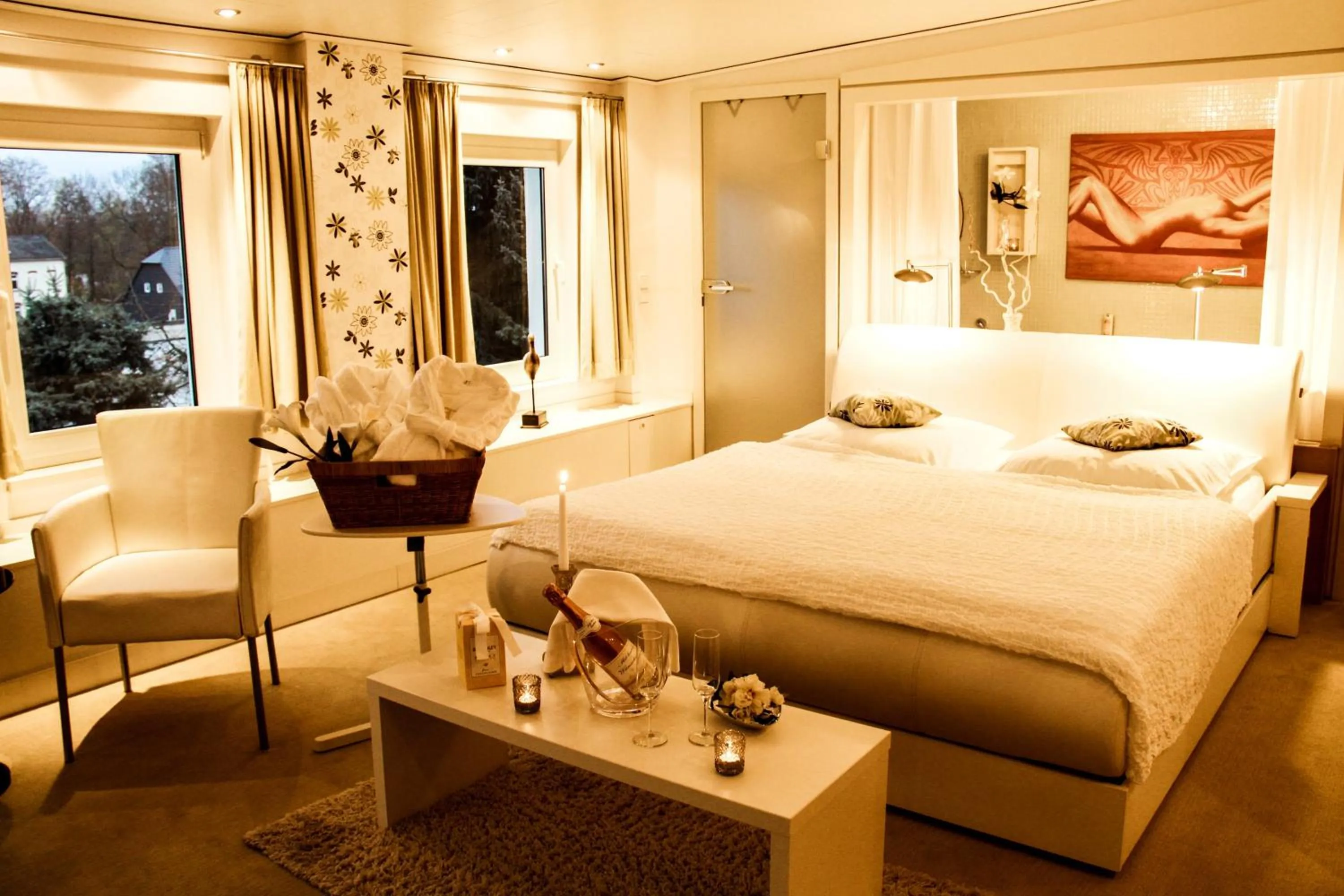 Photo of the whole room, Bed in Hotel Röhrsdorfer Hof