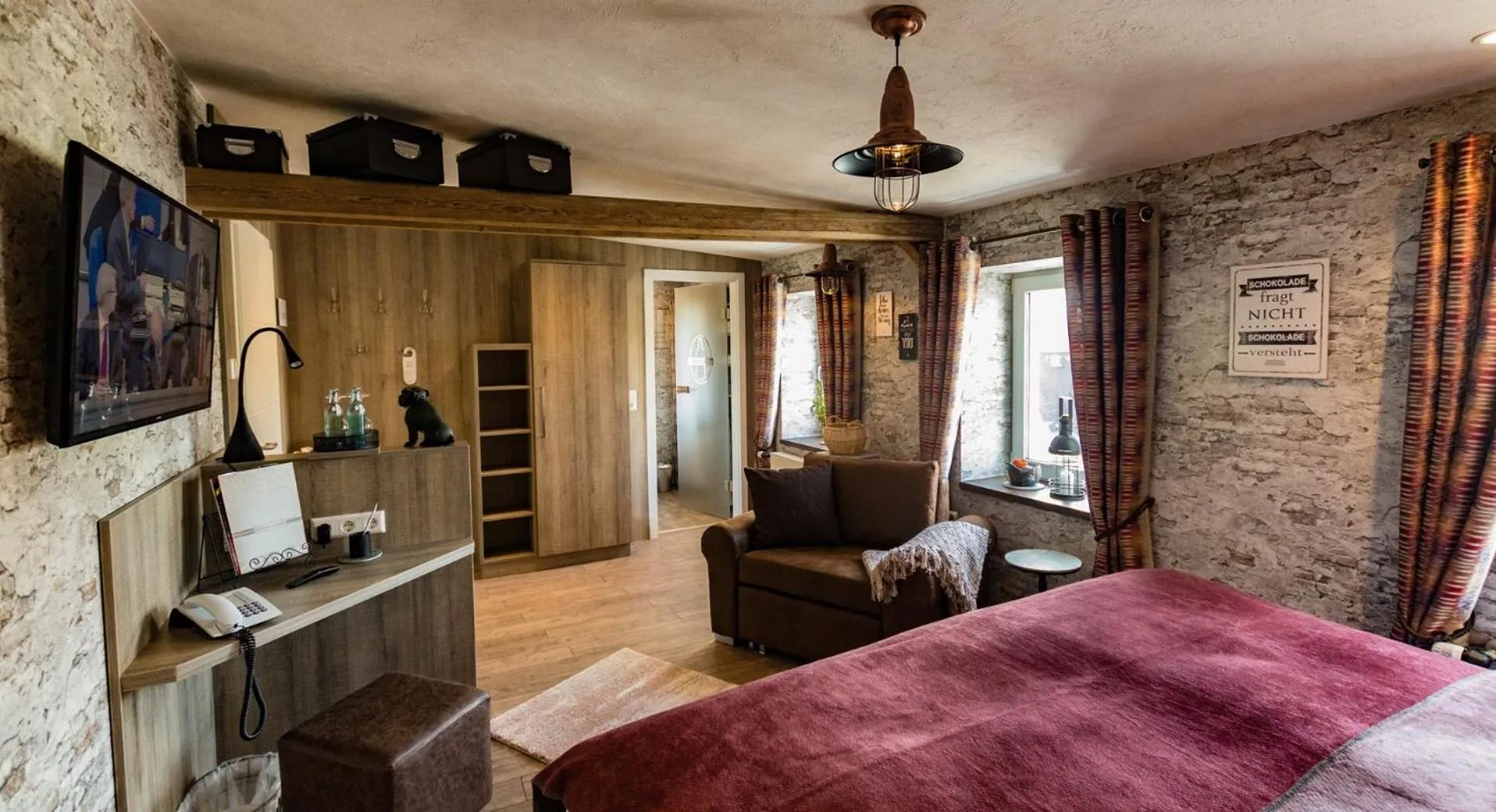 Photo of the whole room, Bed in Hotel Röhrsdorfer Hof