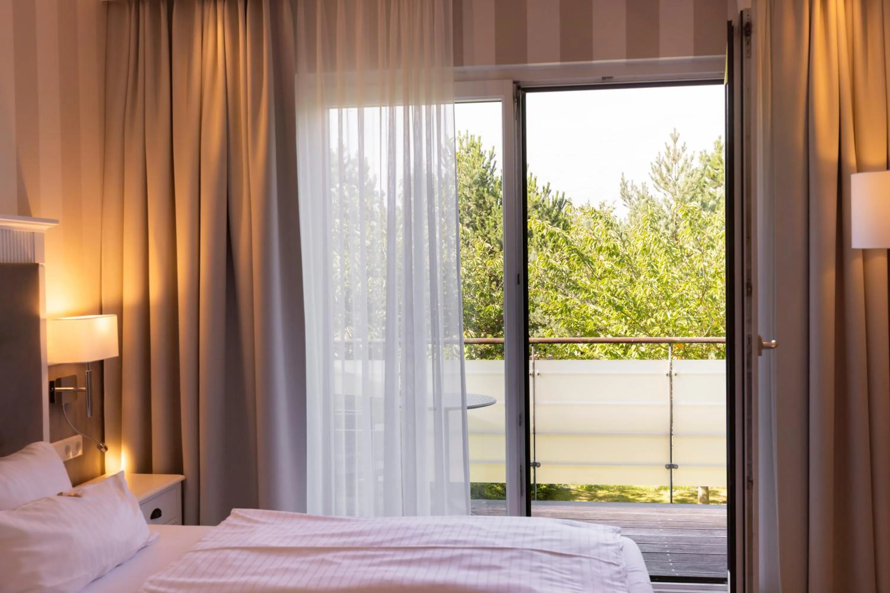 Photo of the whole room, Bed in Resort Hotel IV Jahreszeiten Zingst