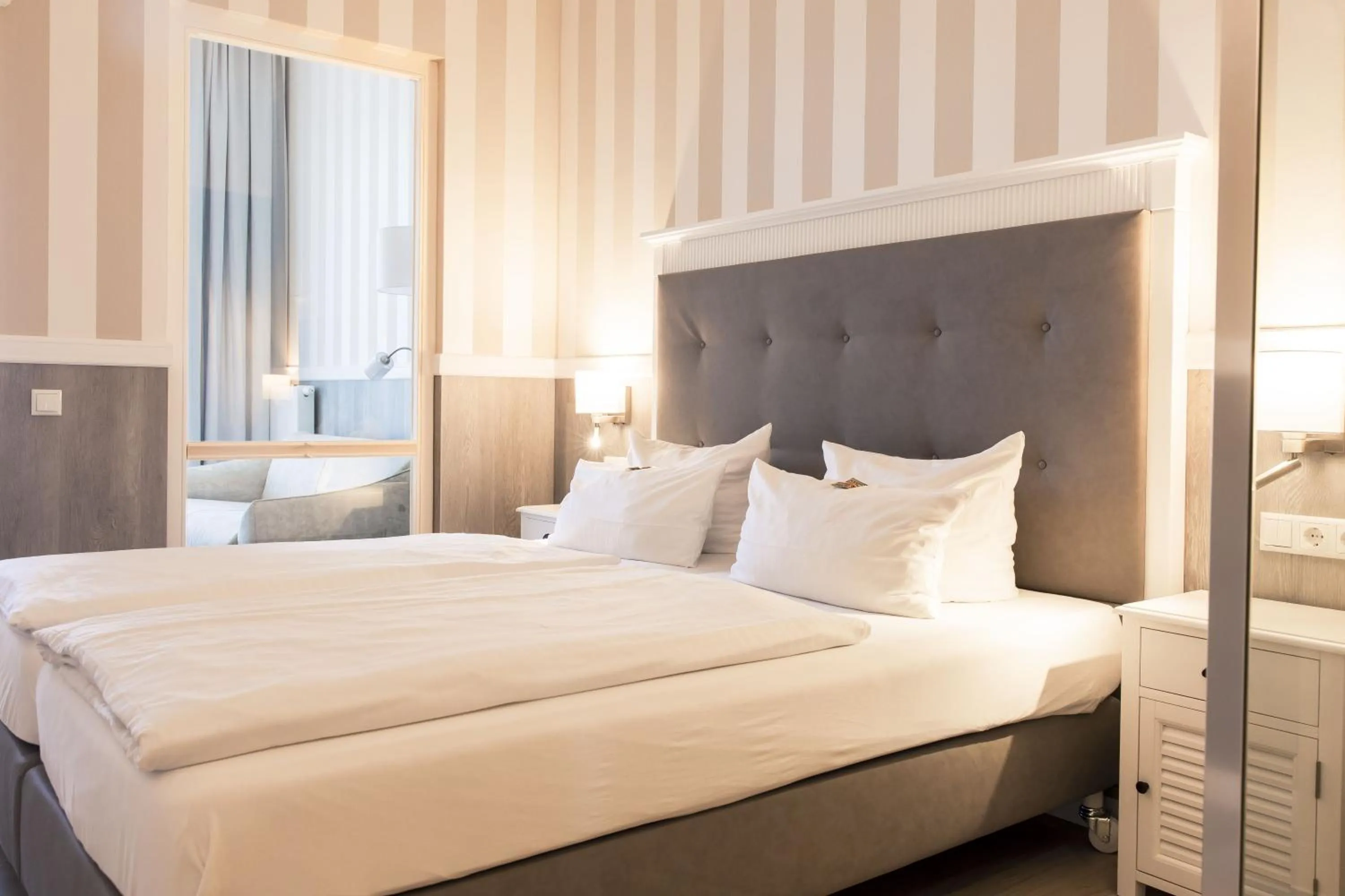 Photo of the whole room, Bed in Resort Hotel IV Jahreszeiten Zingst