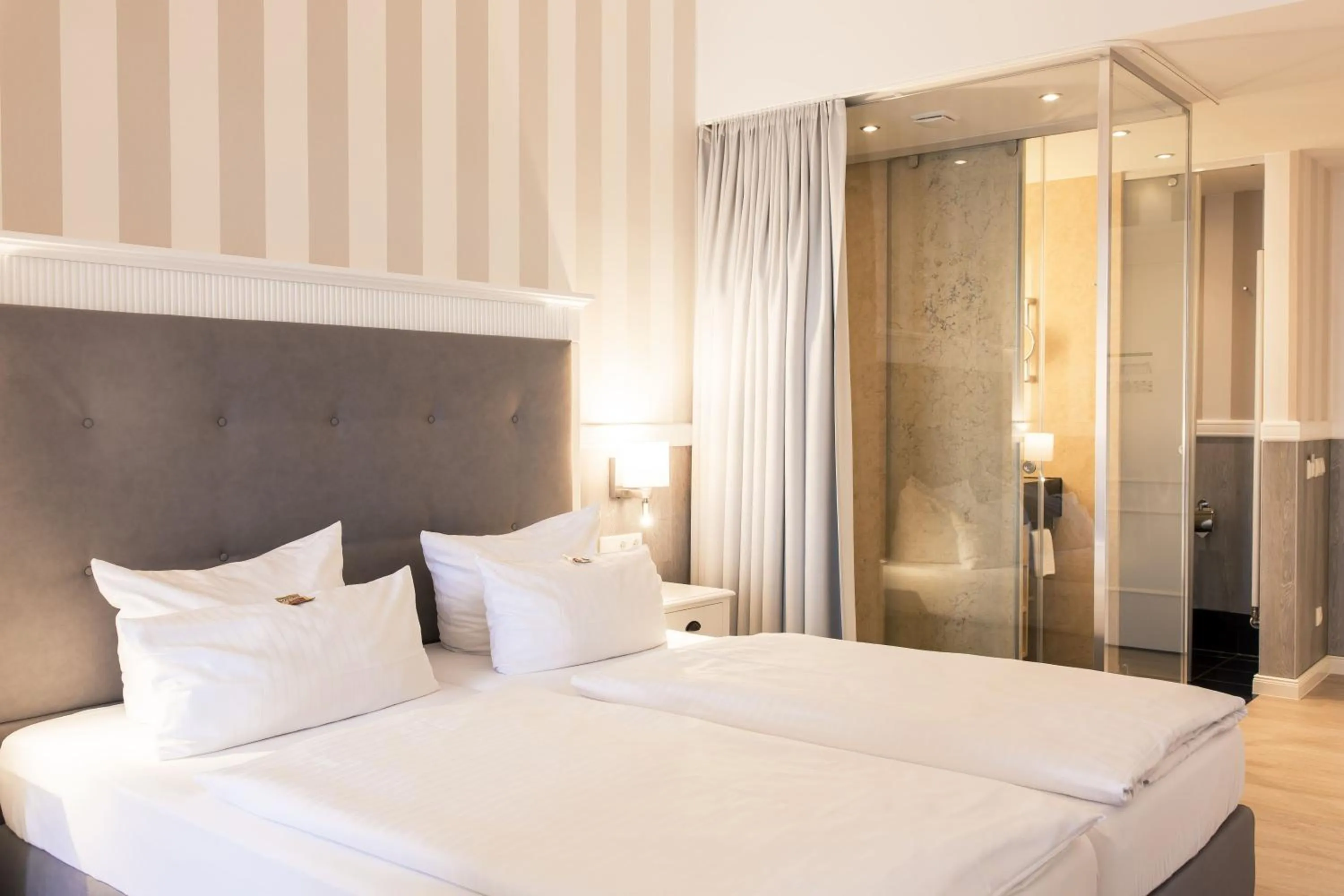 Photo of the whole room, Bed in Resort Hotel IV Jahreszeiten Zingst