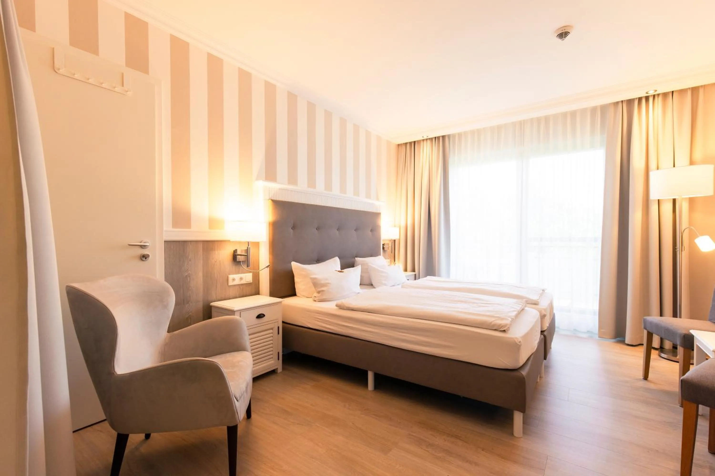 Photo of the whole room, Bed in Resort Hotel IV Jahreszeiten Zingst