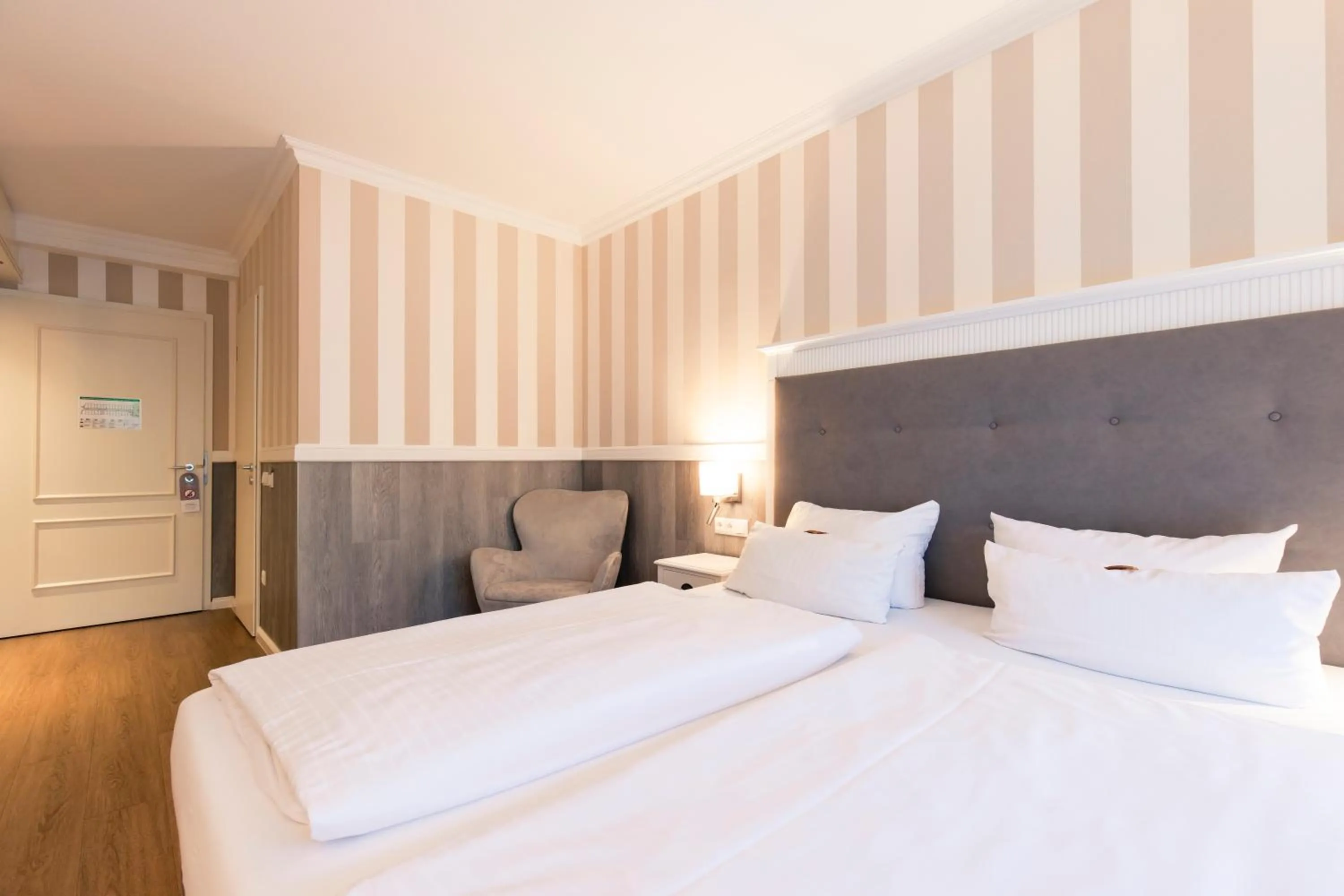 Photo of the whole room, Bed in Resort Hotel IV Jahreszeiten Zingst