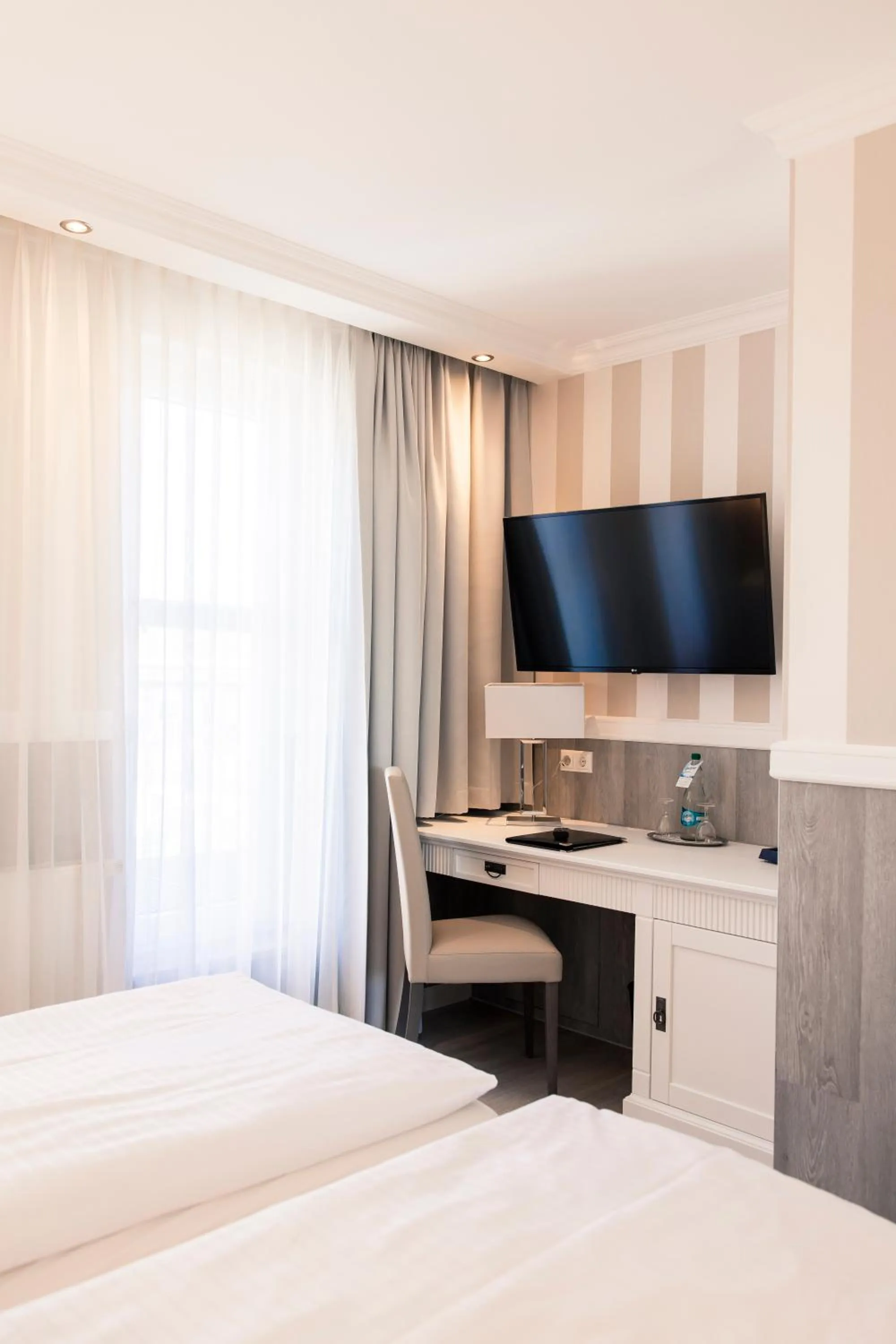 TV and multimedia, Bed in Resort Hotel IV Jahreszeiten Zingst