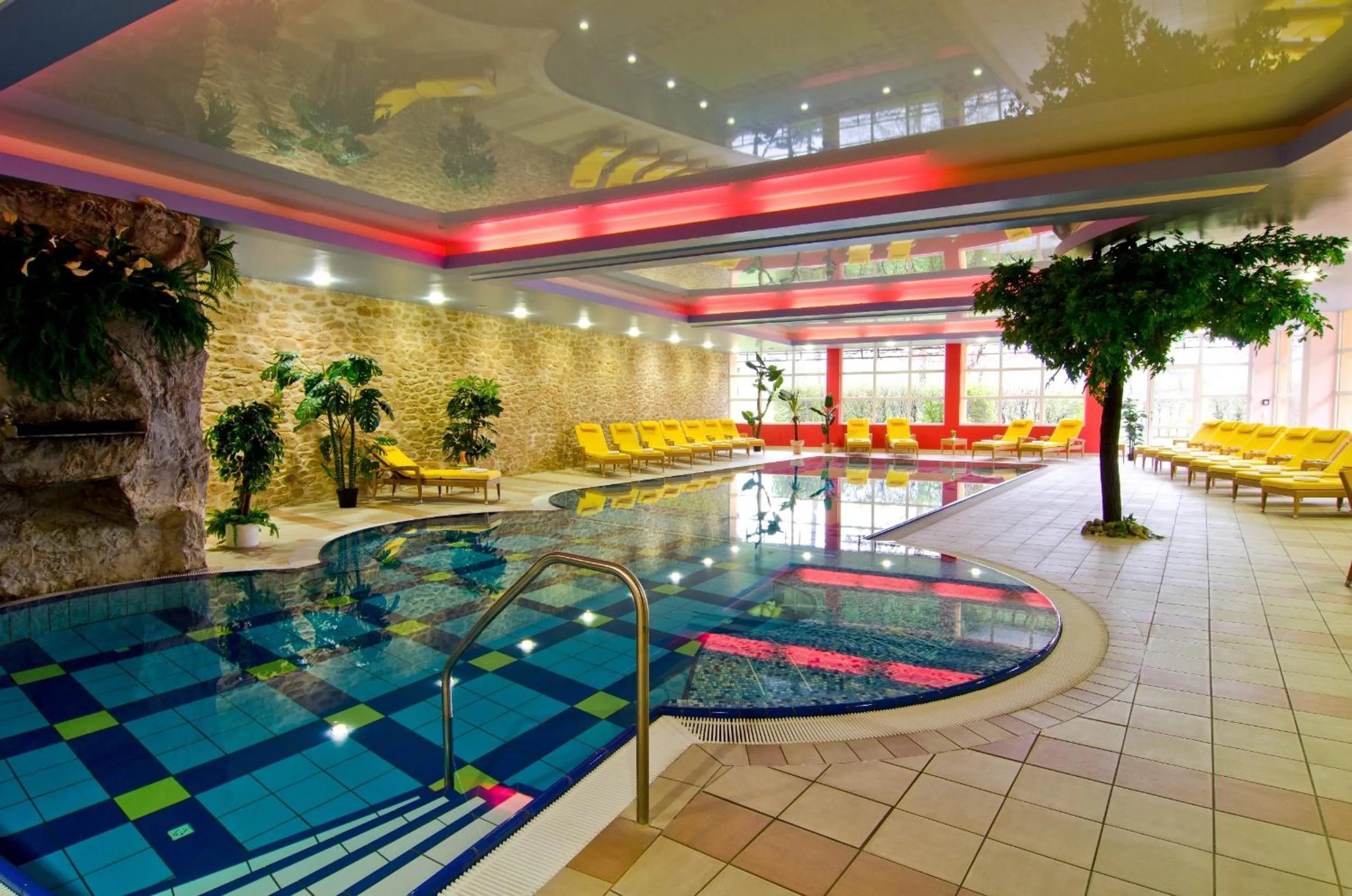 Swimming pool in Schmelmer Hof Hotel & Resort