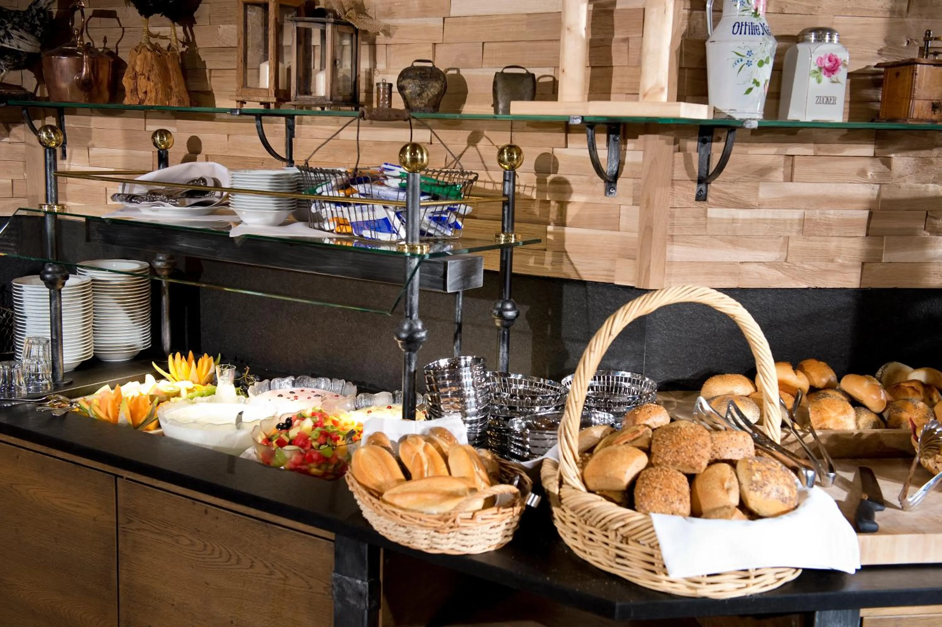 Buffet breakfast in Schmelmer Hof Hotel & Resort