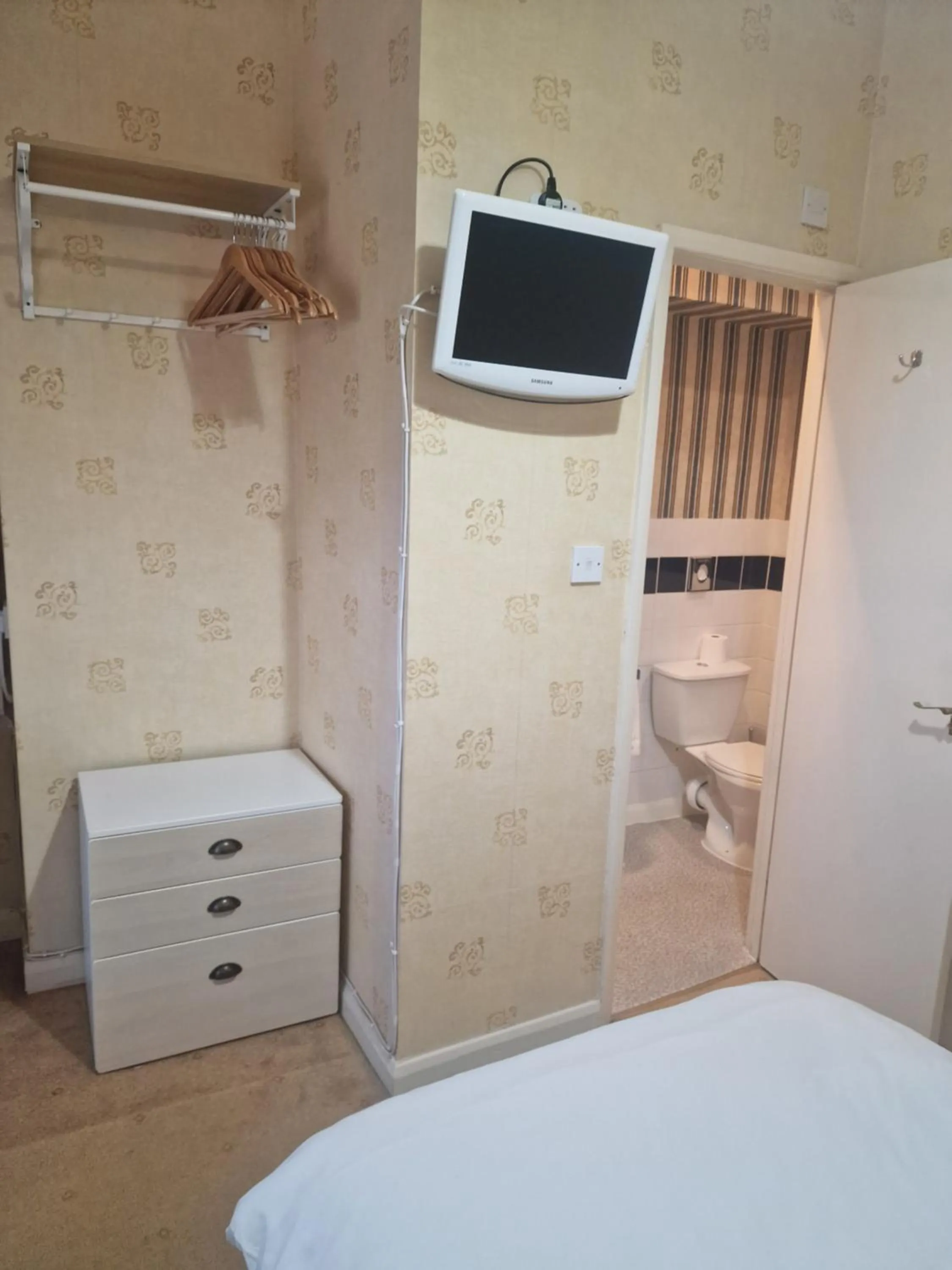 Bedroom, Bed in The Sands Hotel