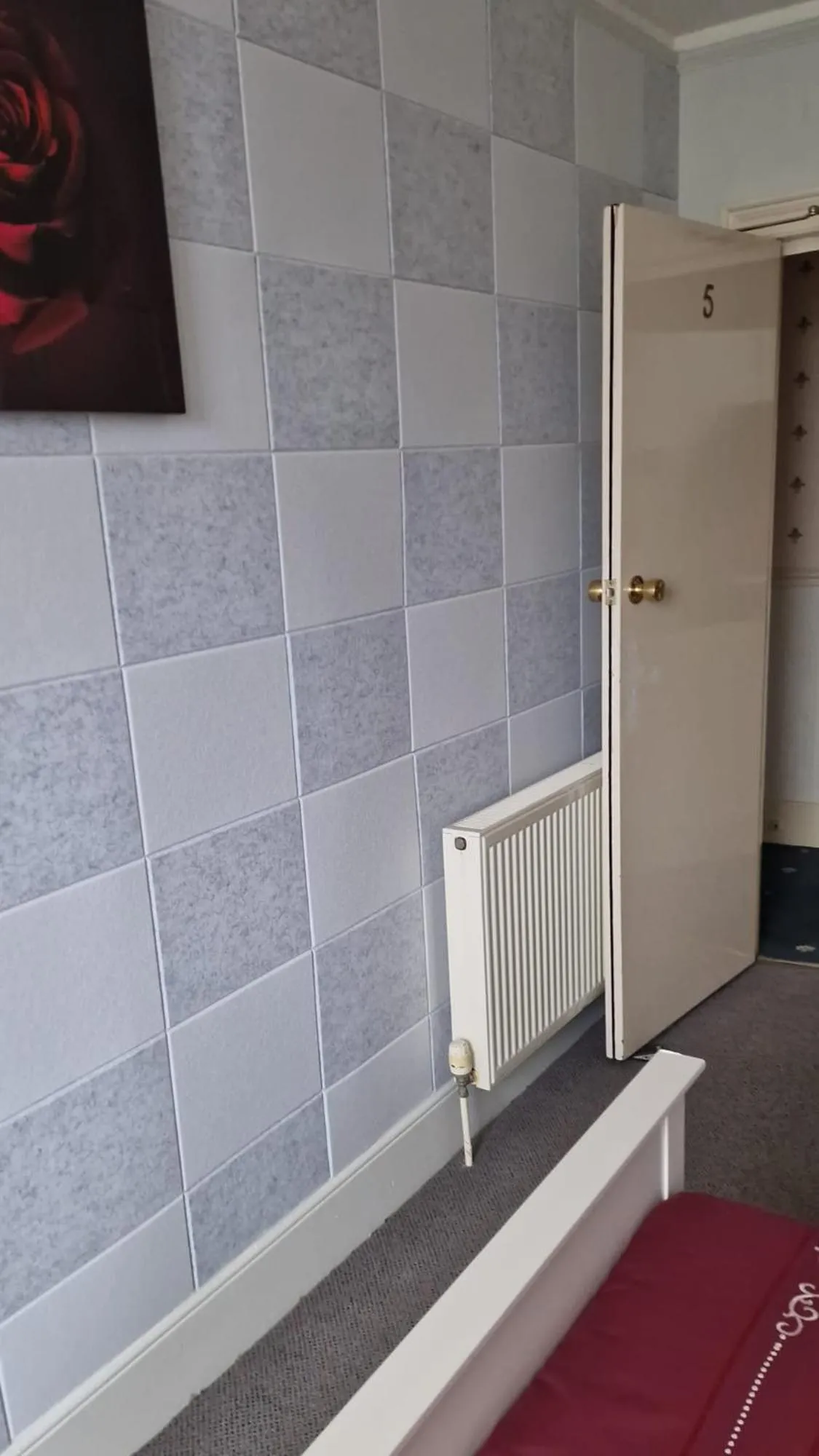 Bedroom, Bed in The Sands Hotel