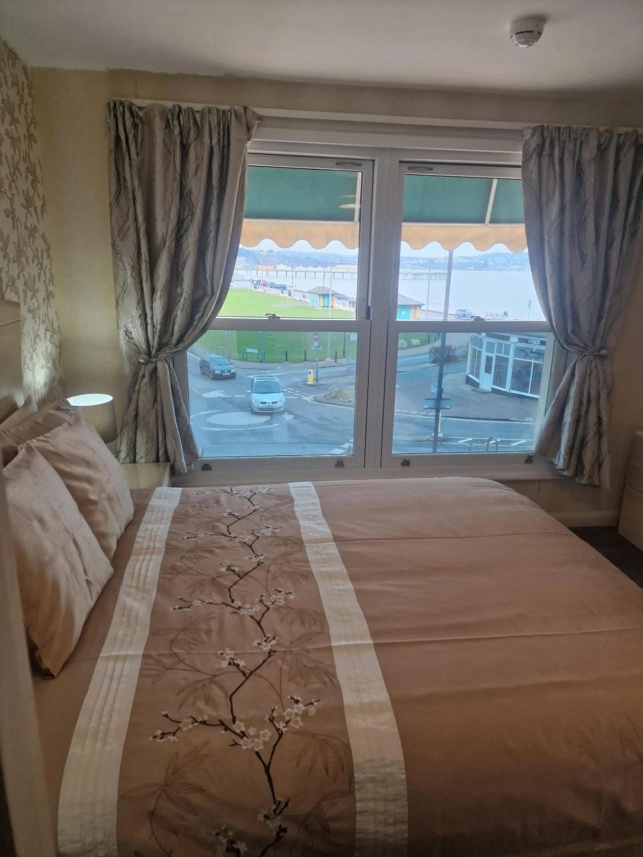 Sea view, Bed in The Sands Hotel