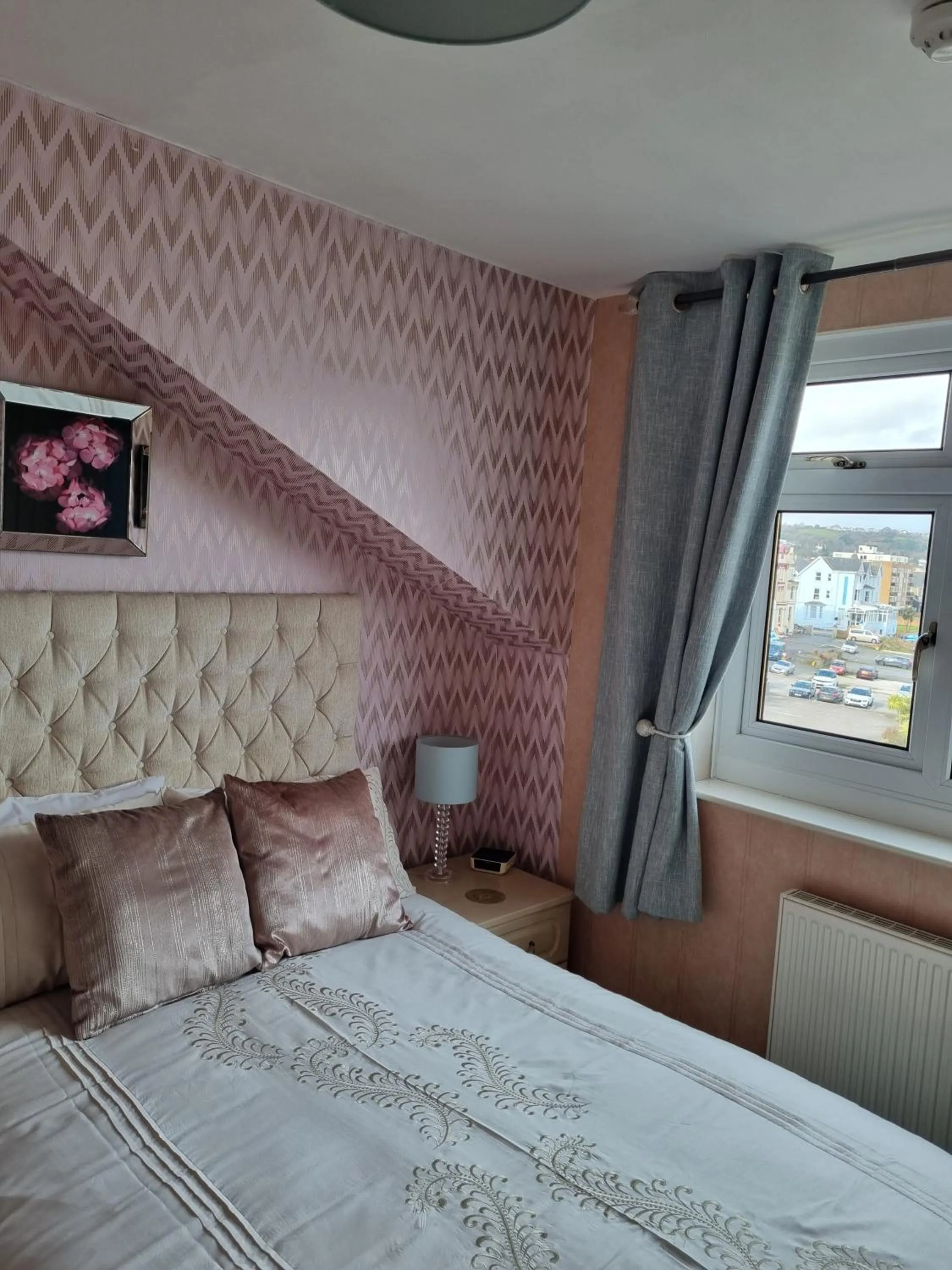 Bedroom, Bed in The Sands Hotel