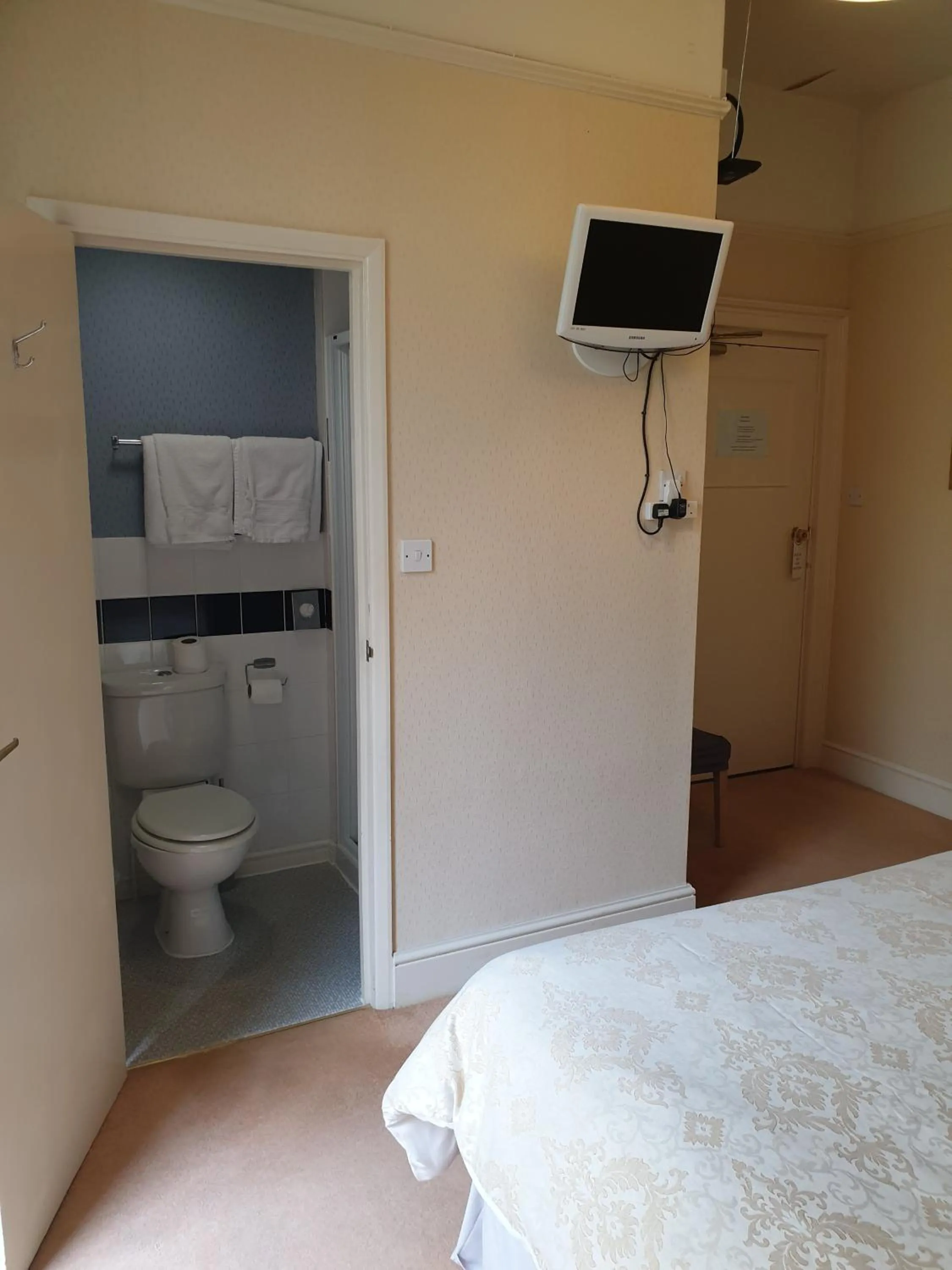 Bathroom, Bed in The Sands Hotel
