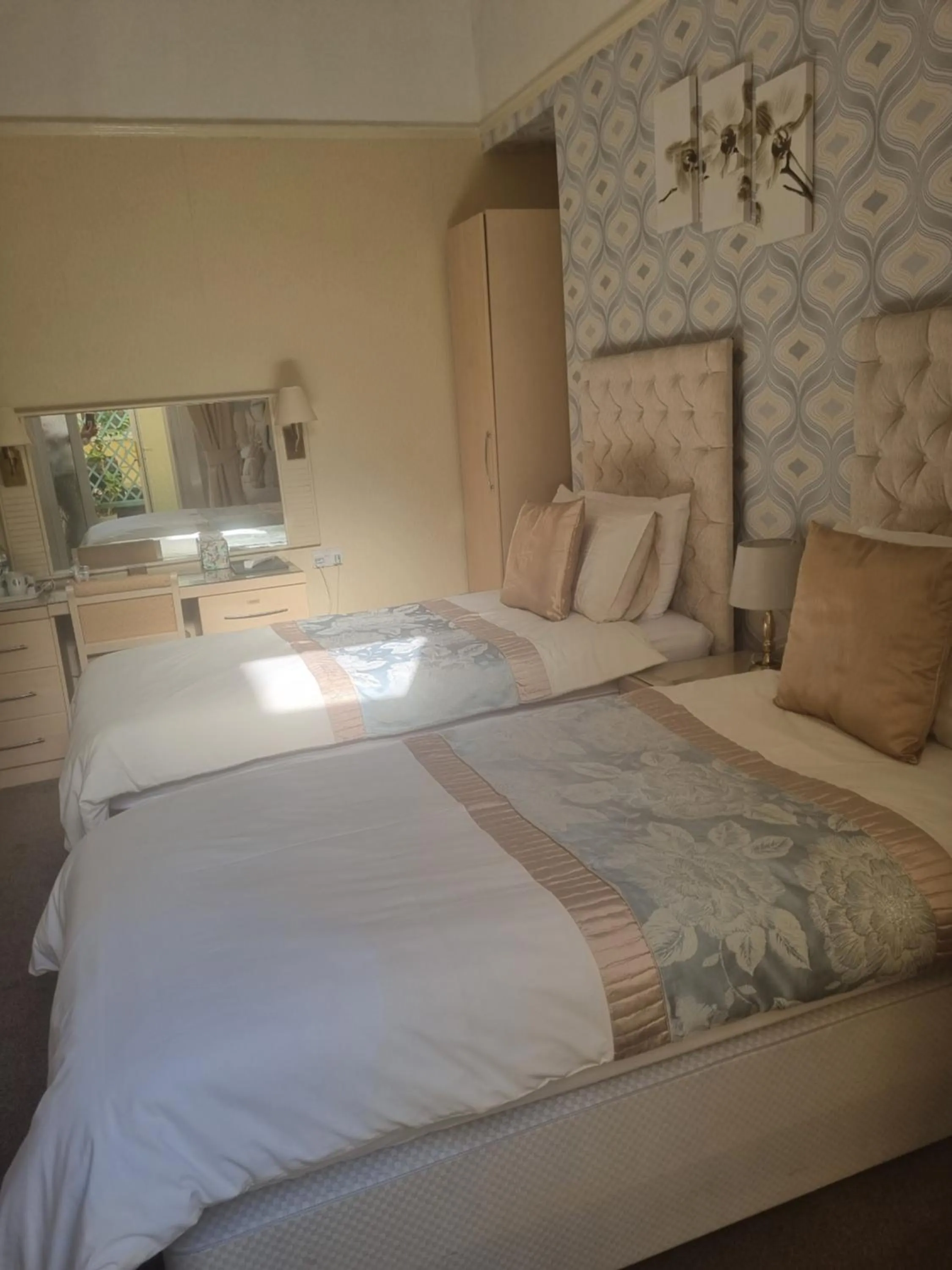 Bedroom, Bed in The Sands Hotel