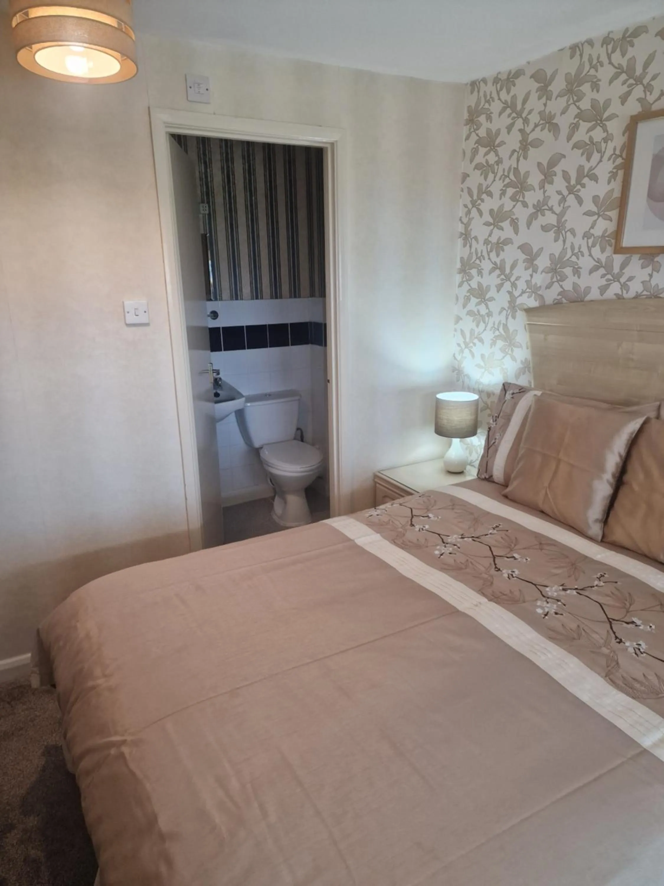 Bedroom, Bed in The Sands Hotel