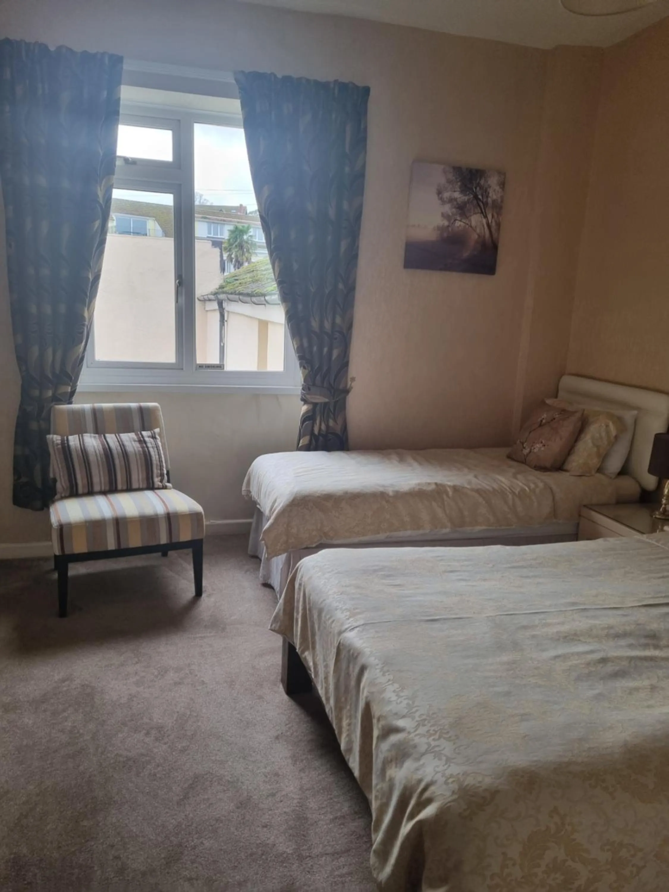 Bedroom, Bed in The Sands Hotel