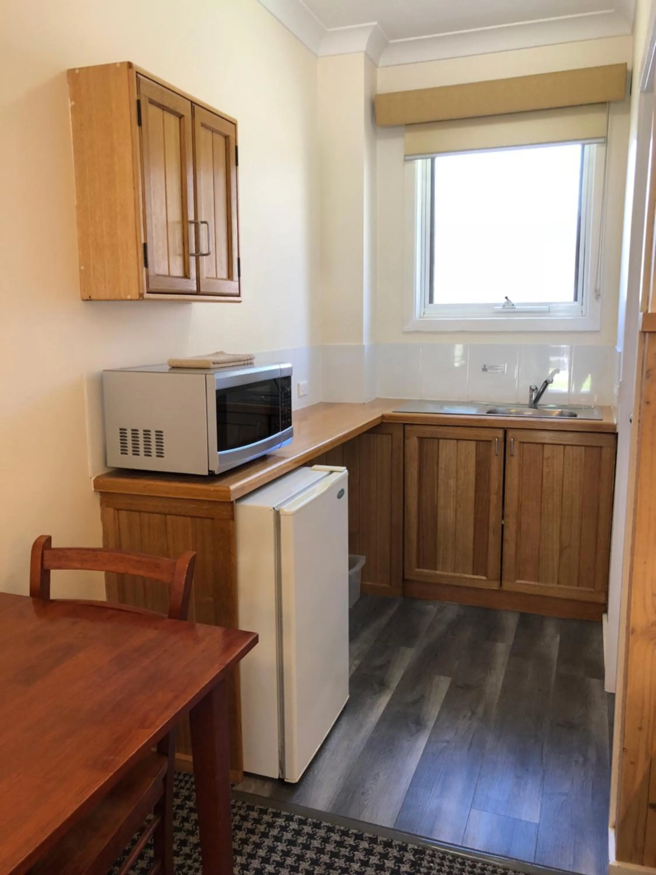 Kitchen or kitchenette in Bright Avenue Motor Inn