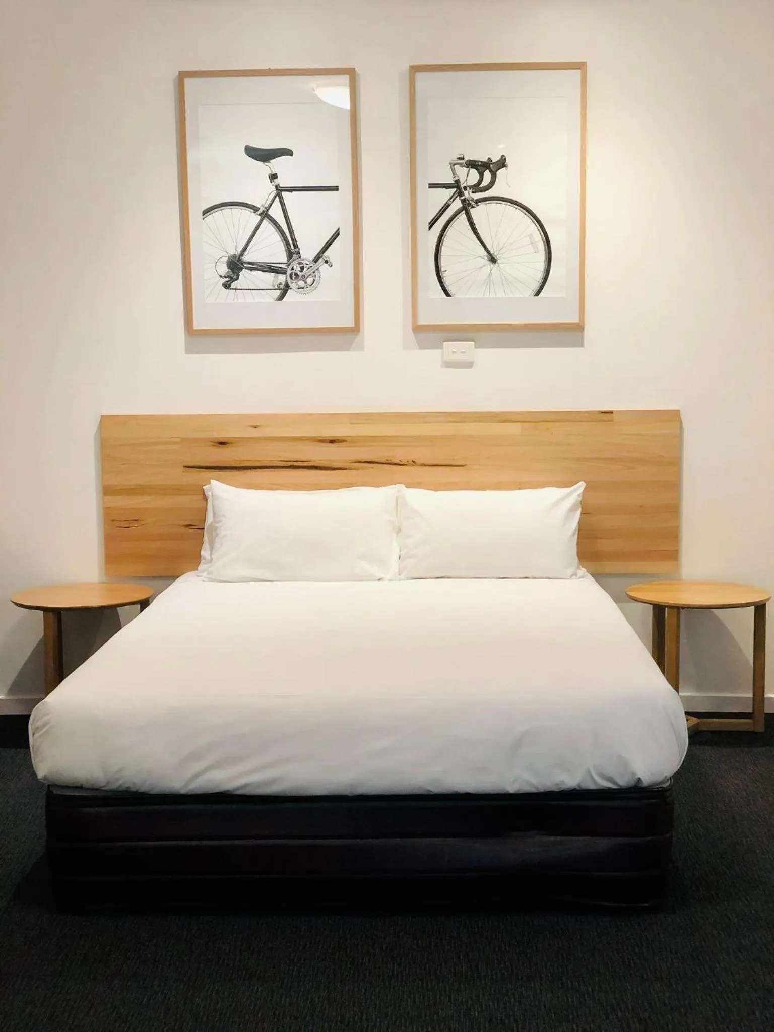 Bed in Bright Avenue Motor Inn