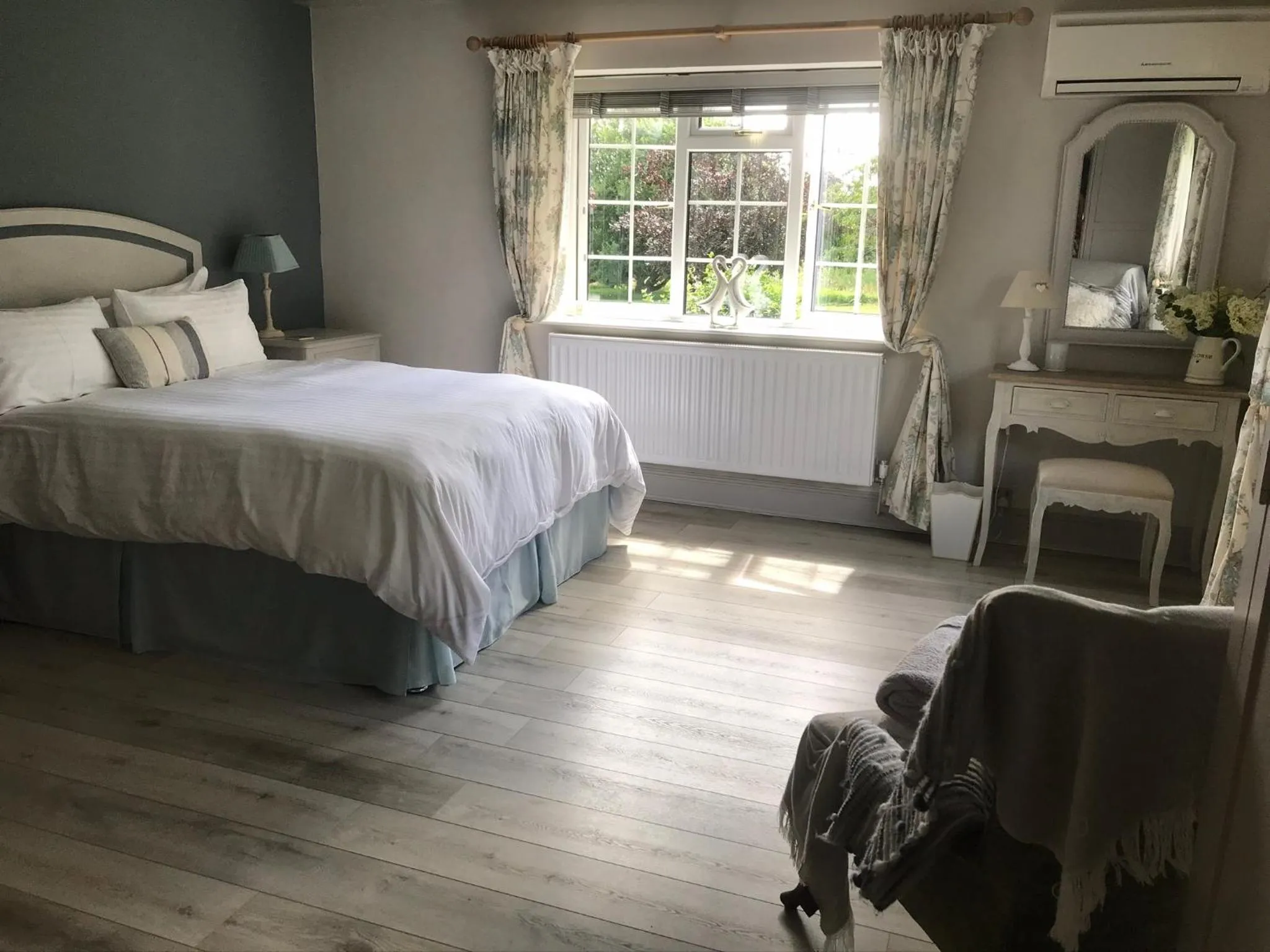 Bed in Ticketyboo Suites