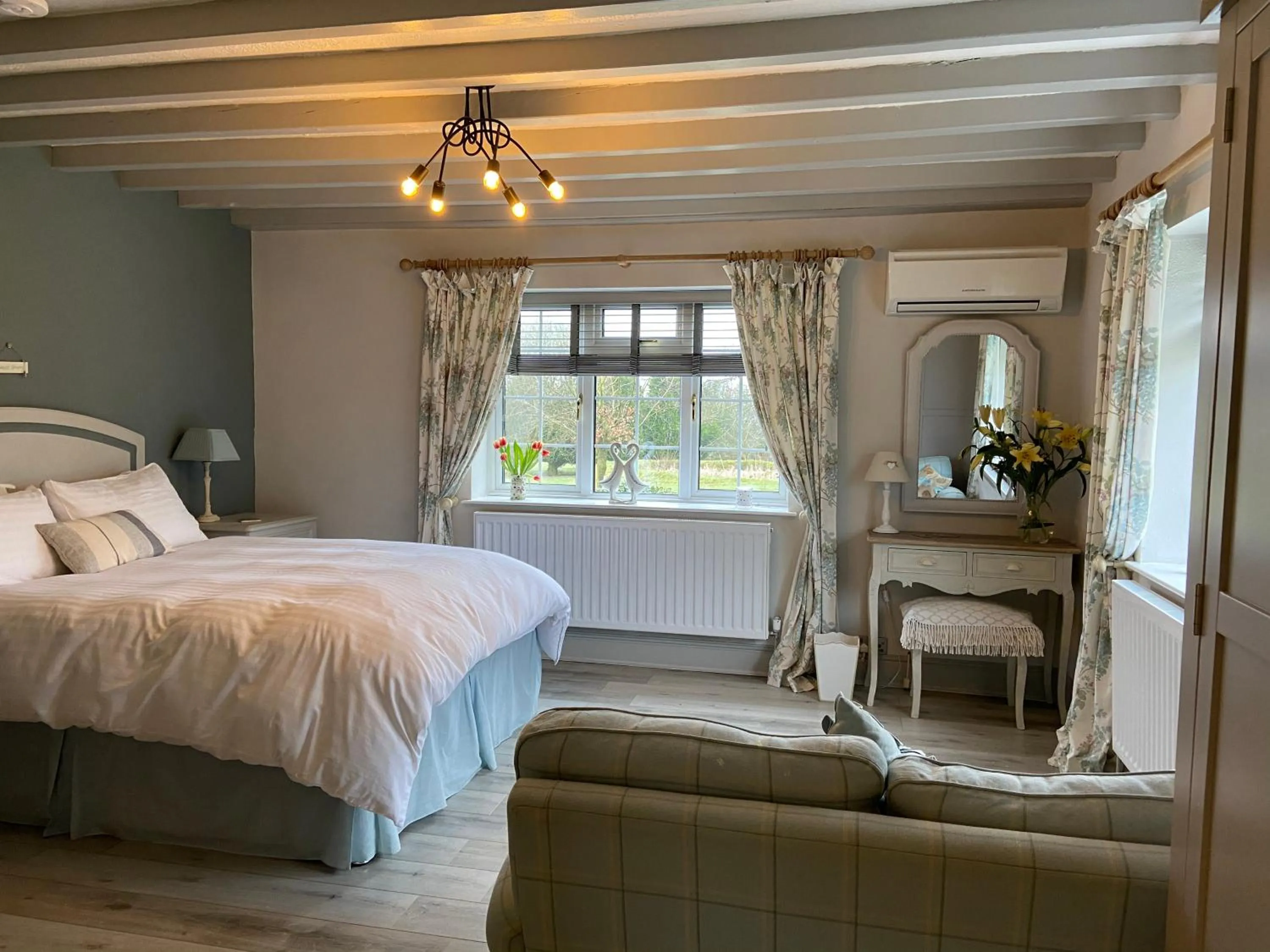 Bed in Ticketyboo Suites