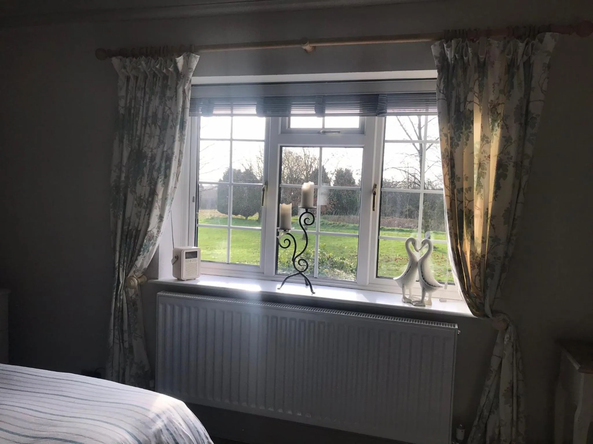 Garden view, Bed in Ticketyboo Suites