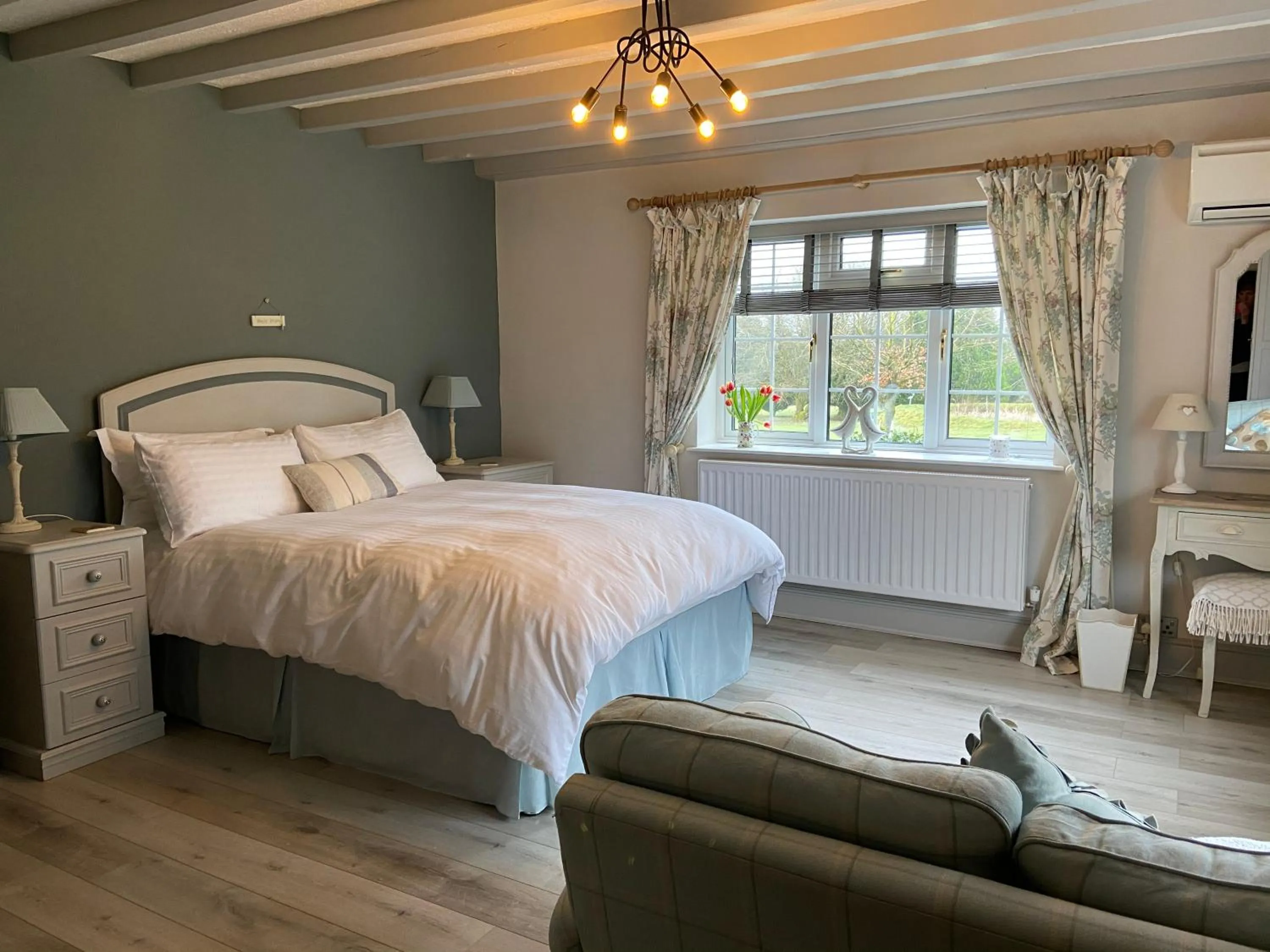 Bed in Ticketyboo Suites