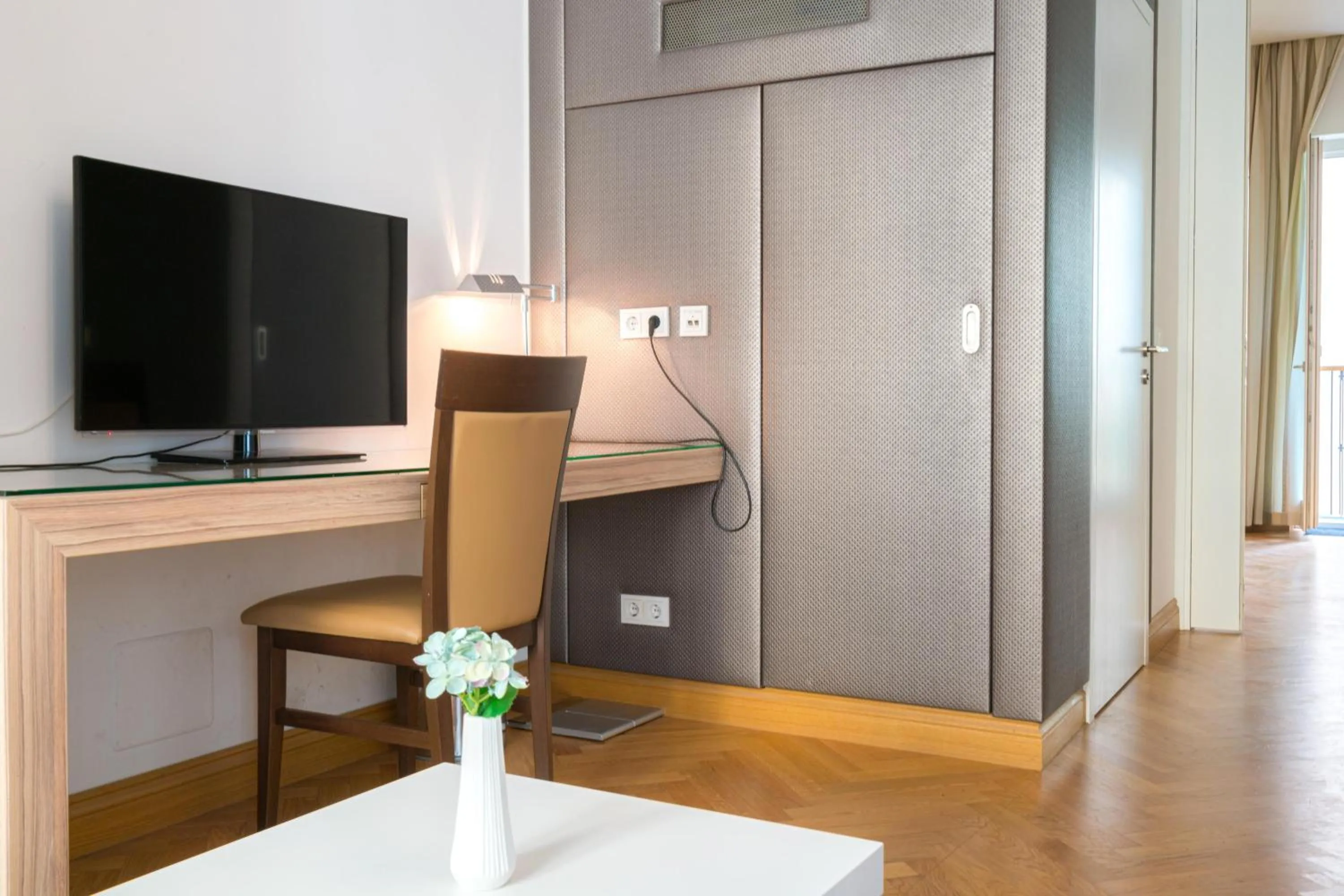 Vienna Residence, City Hall - Parliament