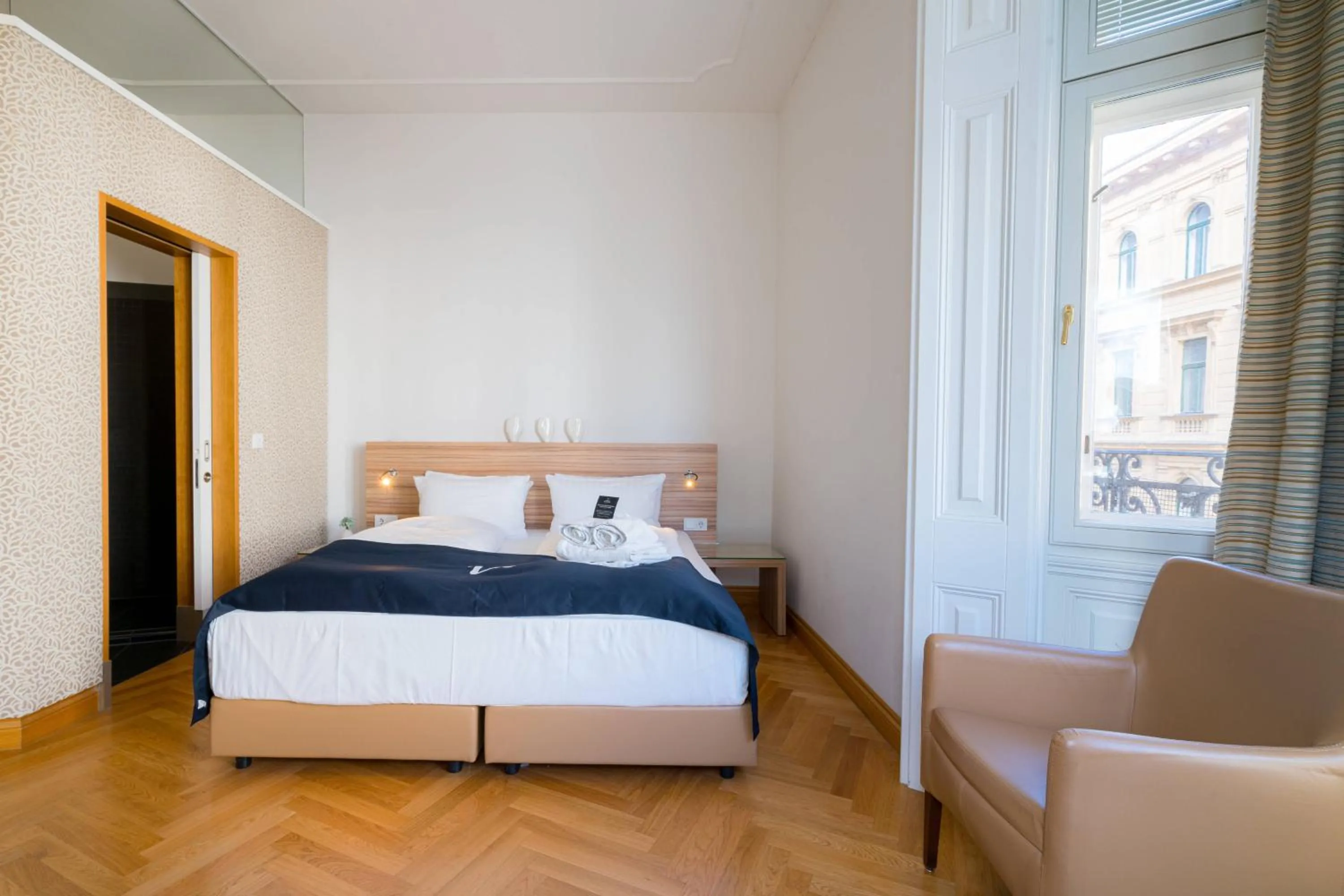Bed in Vienna Residence, City Hall - Parliament