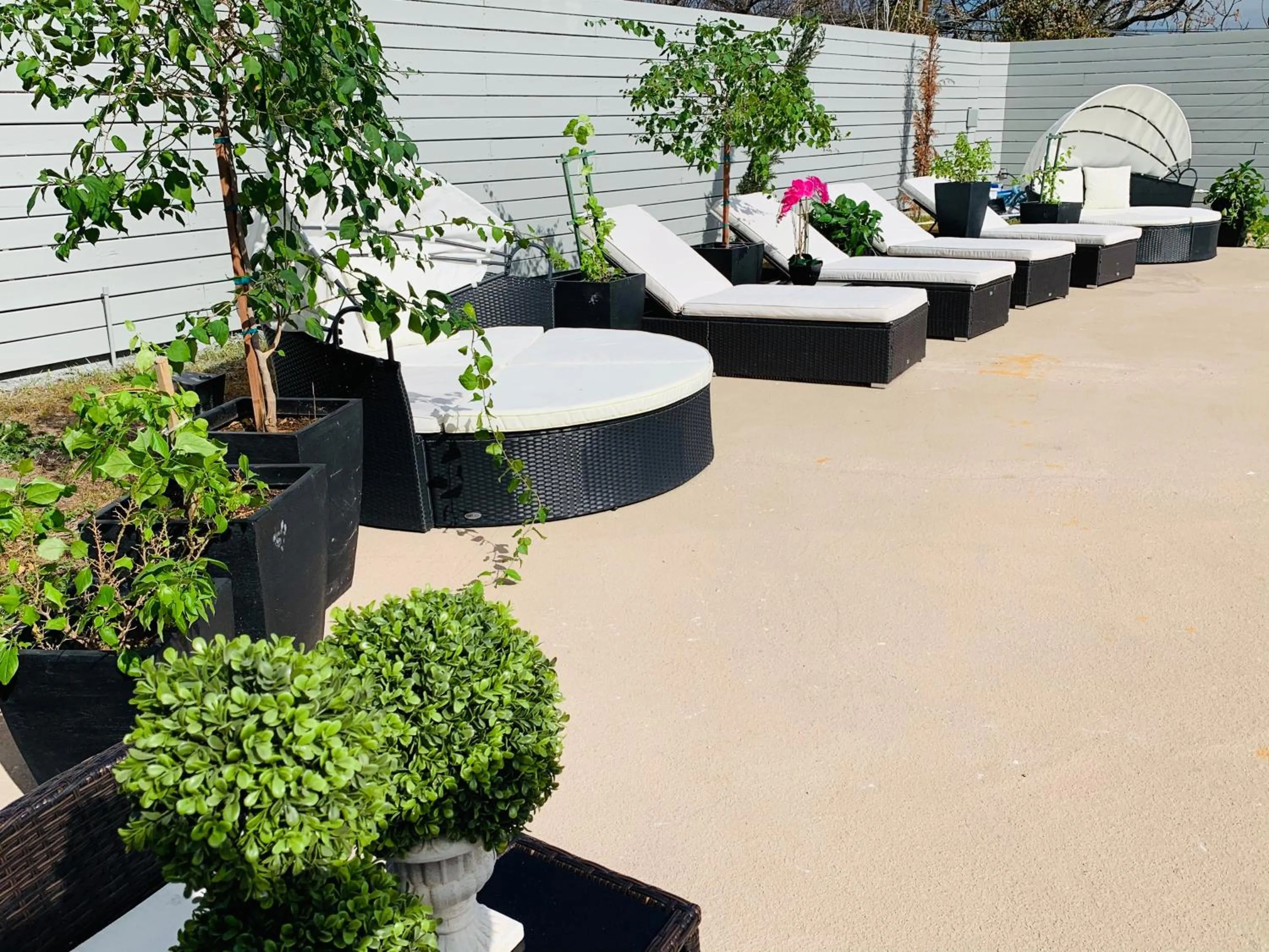 Swimming pool in Stratus Suites Boutique Hotel