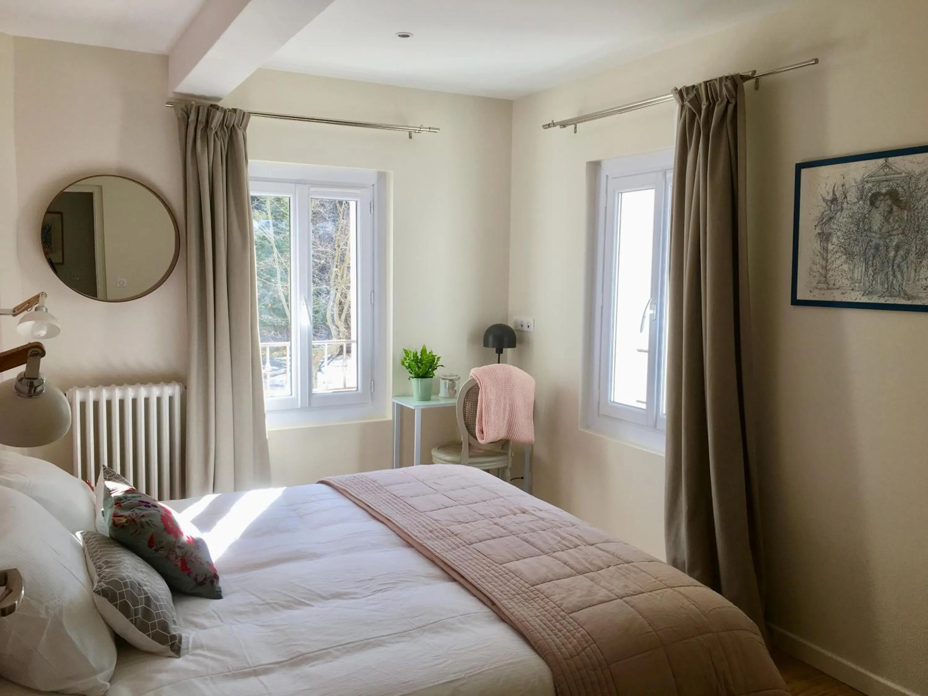Photo of the whole room, Bed in Les Terres Rouges 06