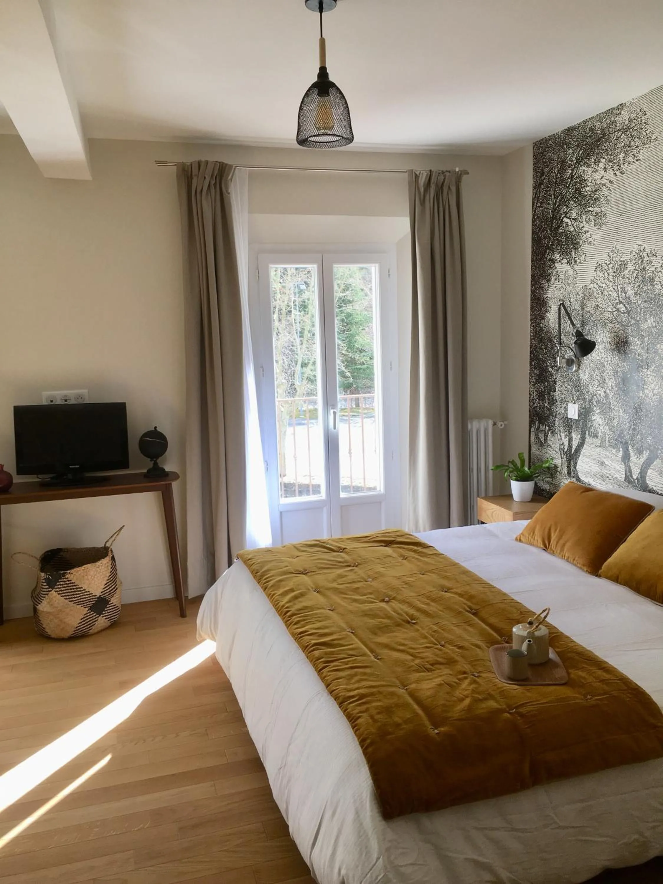 Photo of the whole room, Bed in Les Terres Rouges 06