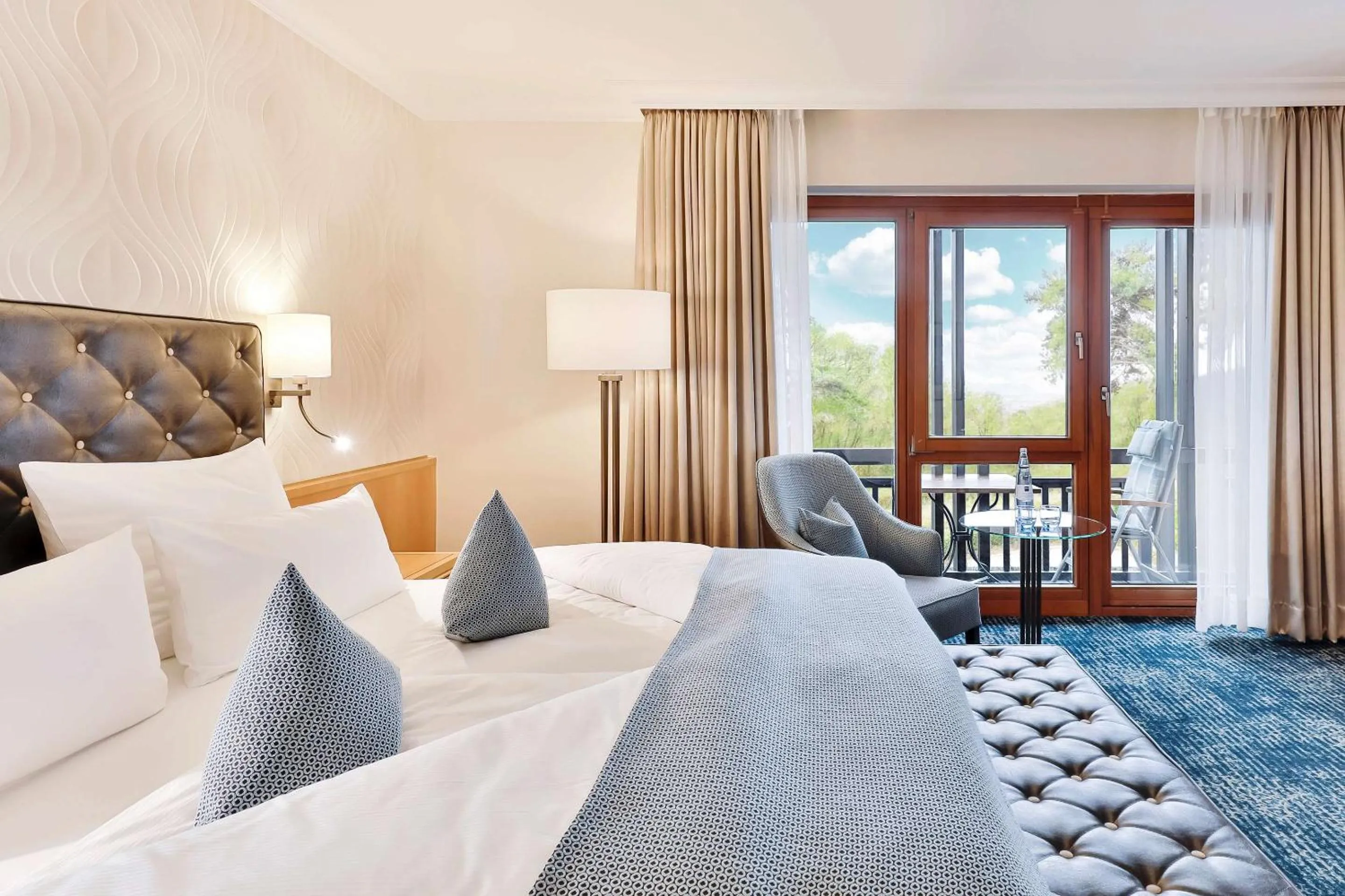 Photo of the whole room, Bed in Dorint Venusberg Bonn