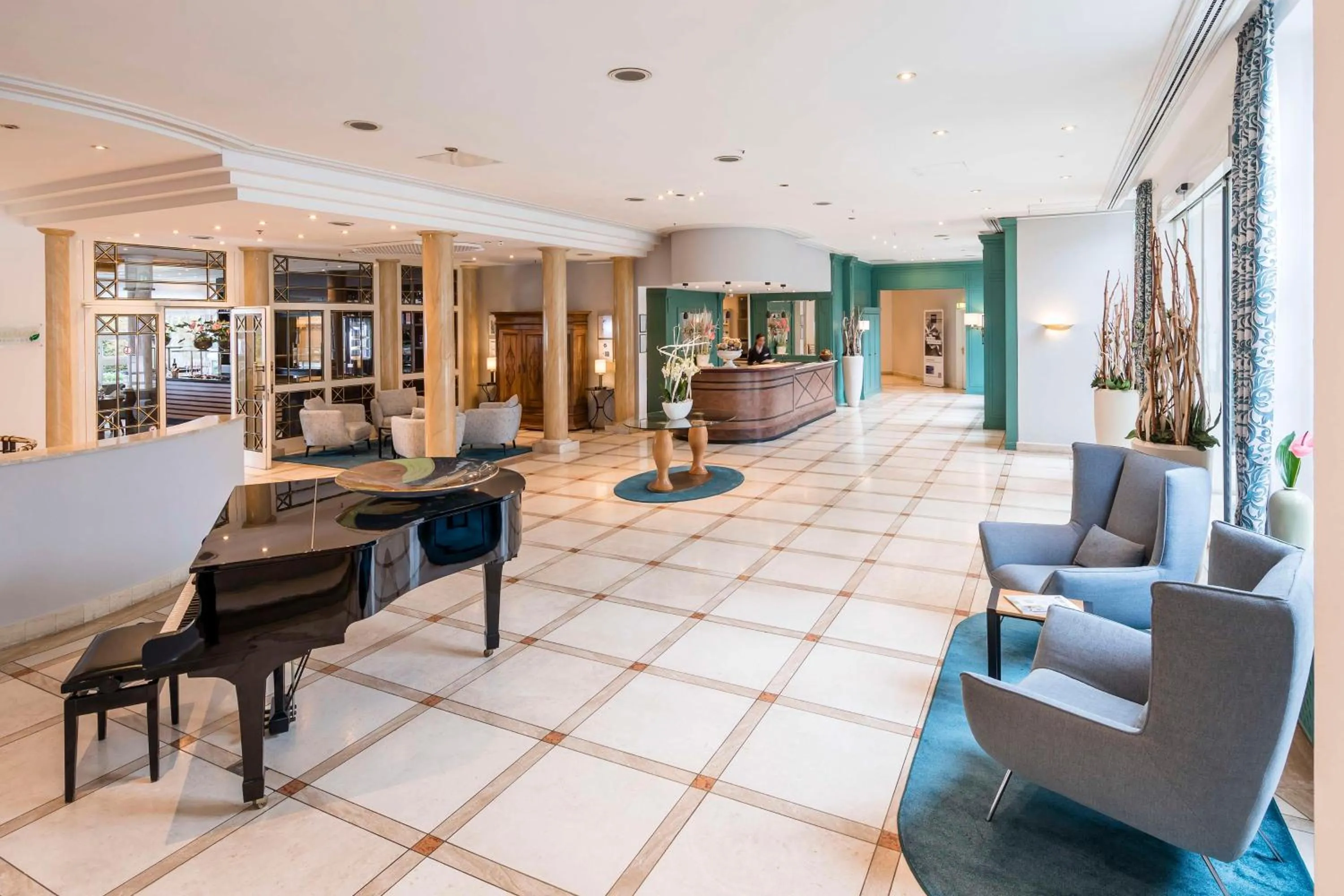 Lobby or reception in Dorint Venusberg Bonn