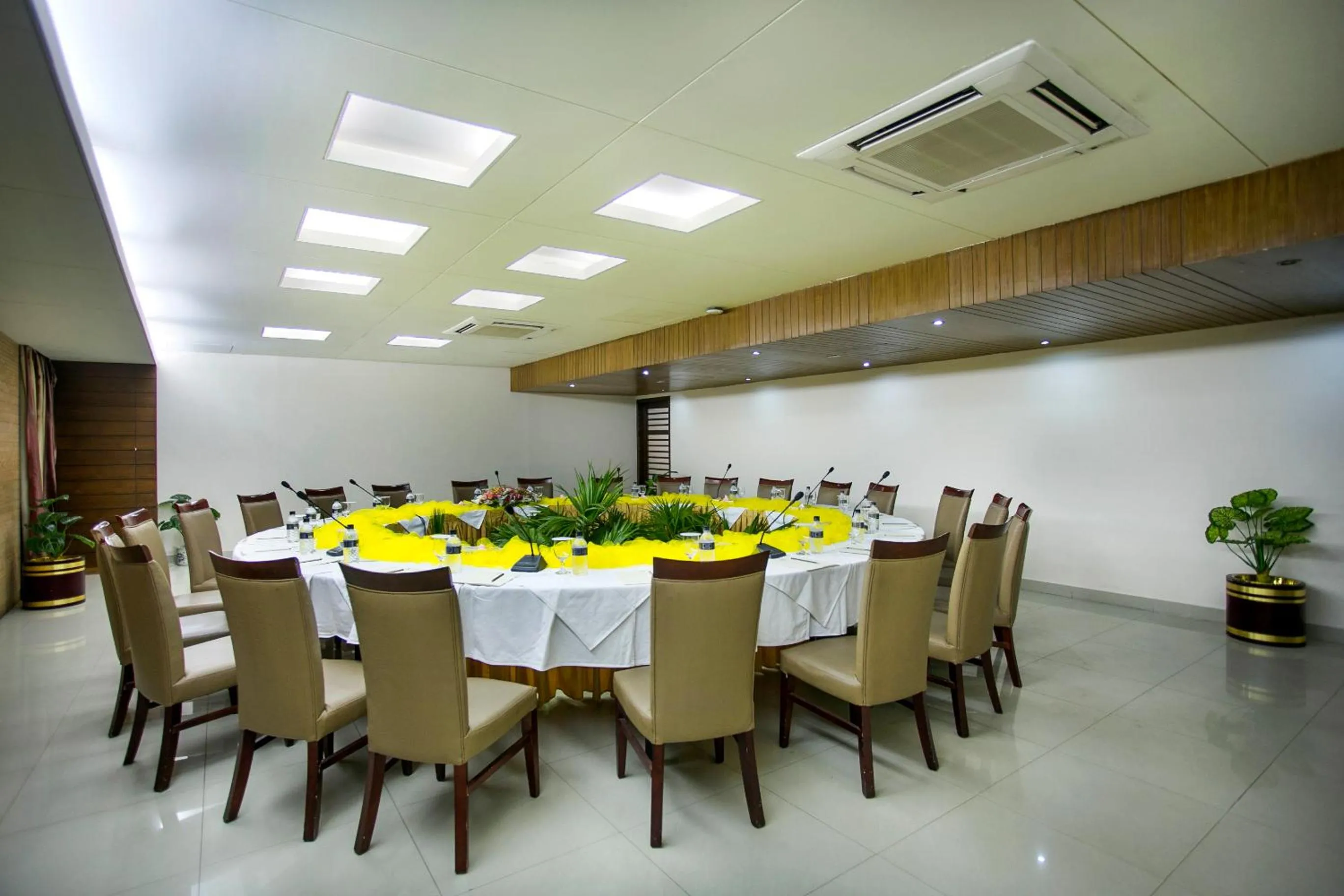 Business facilities in FARS Hotel & Resorts - BAR-Buffet-Pool-SPA