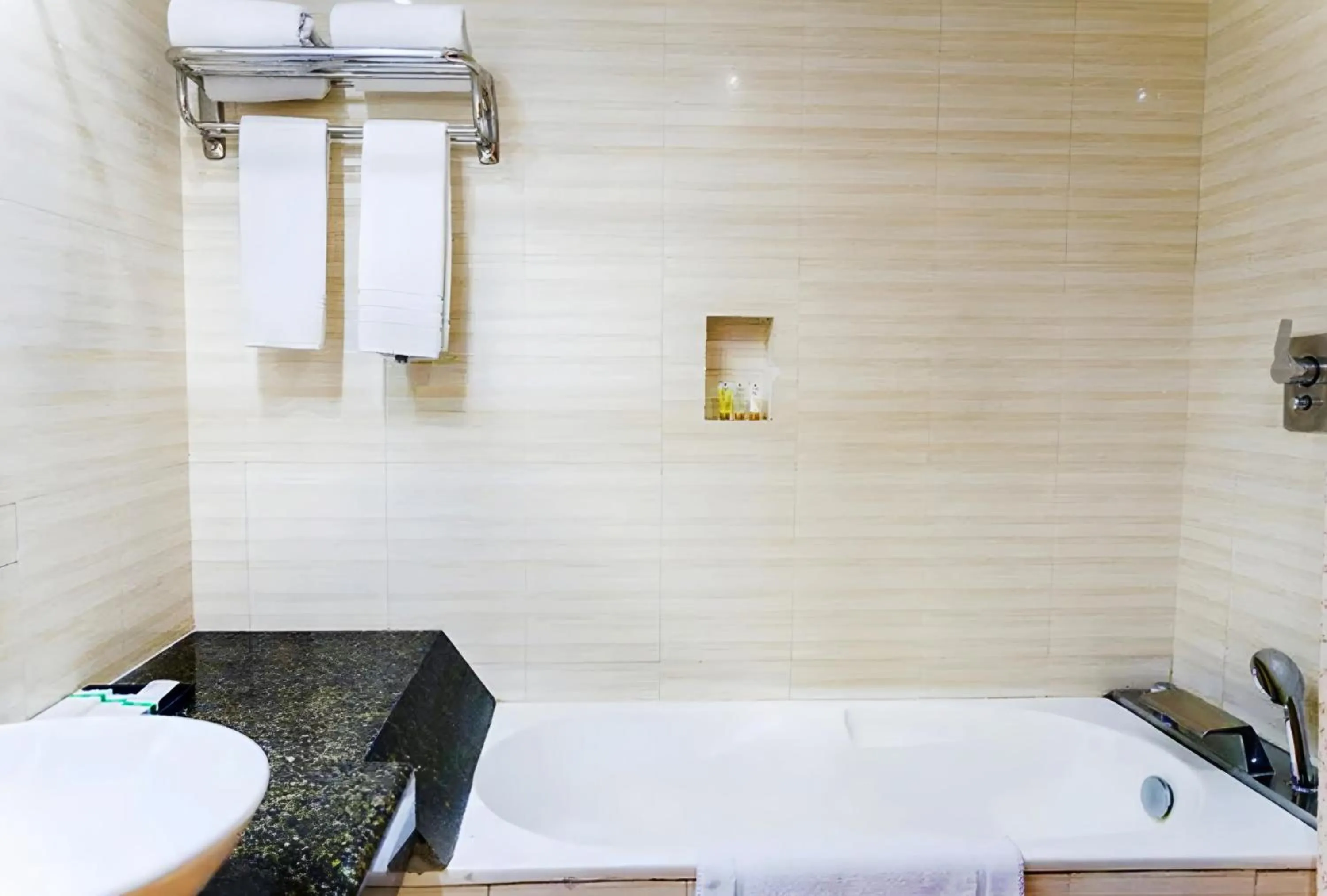 Bath in FARS Hotel & Resorts - BAR-Buffet-Pool-SPA